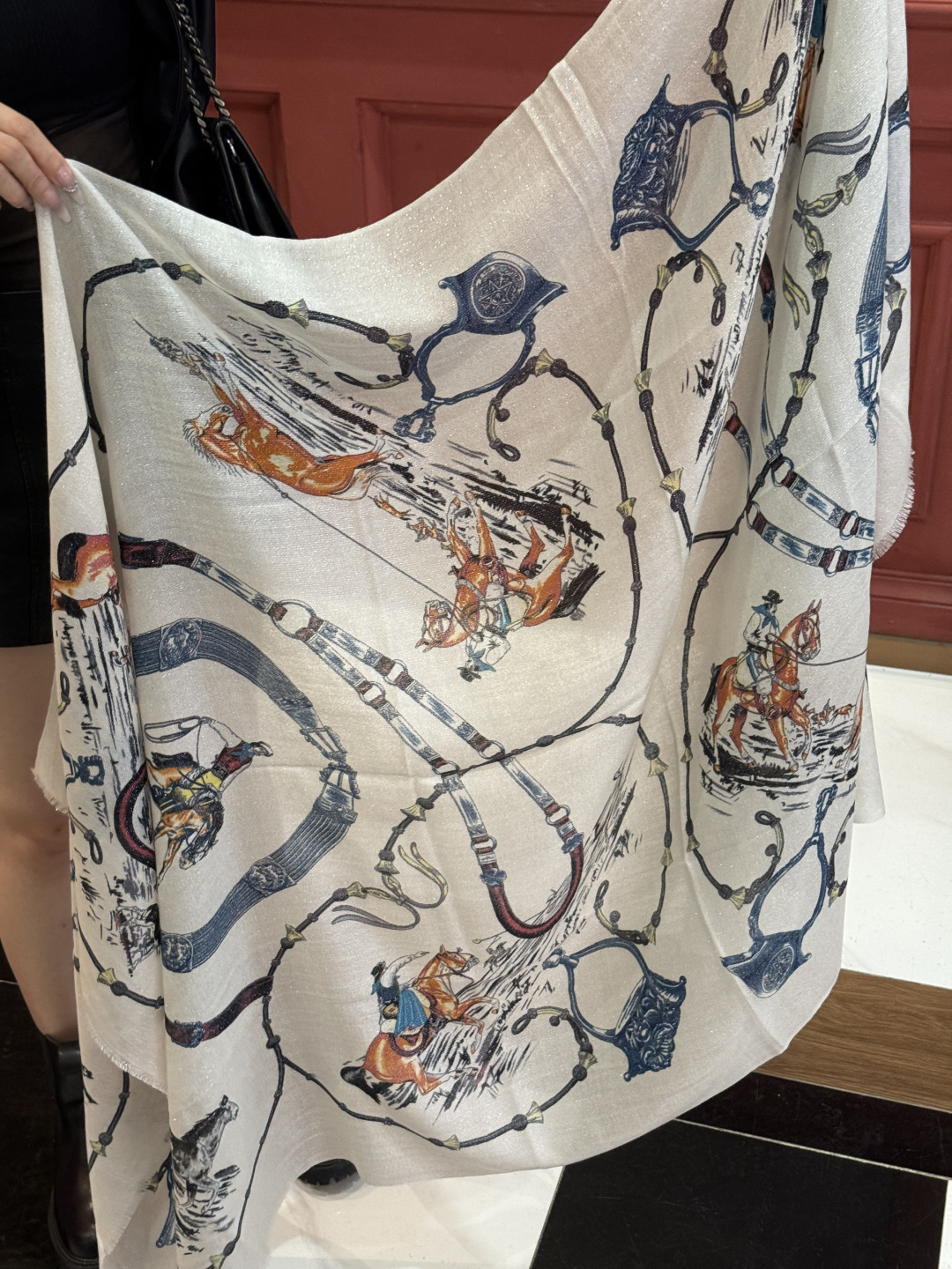 会发光发亮的围巾 新款🆕🏇🏇买了都说好看‼️推荐💕顶级工艺超值‼️爱马仕专柜爆款🎁💟立体呈现图案纹路实物