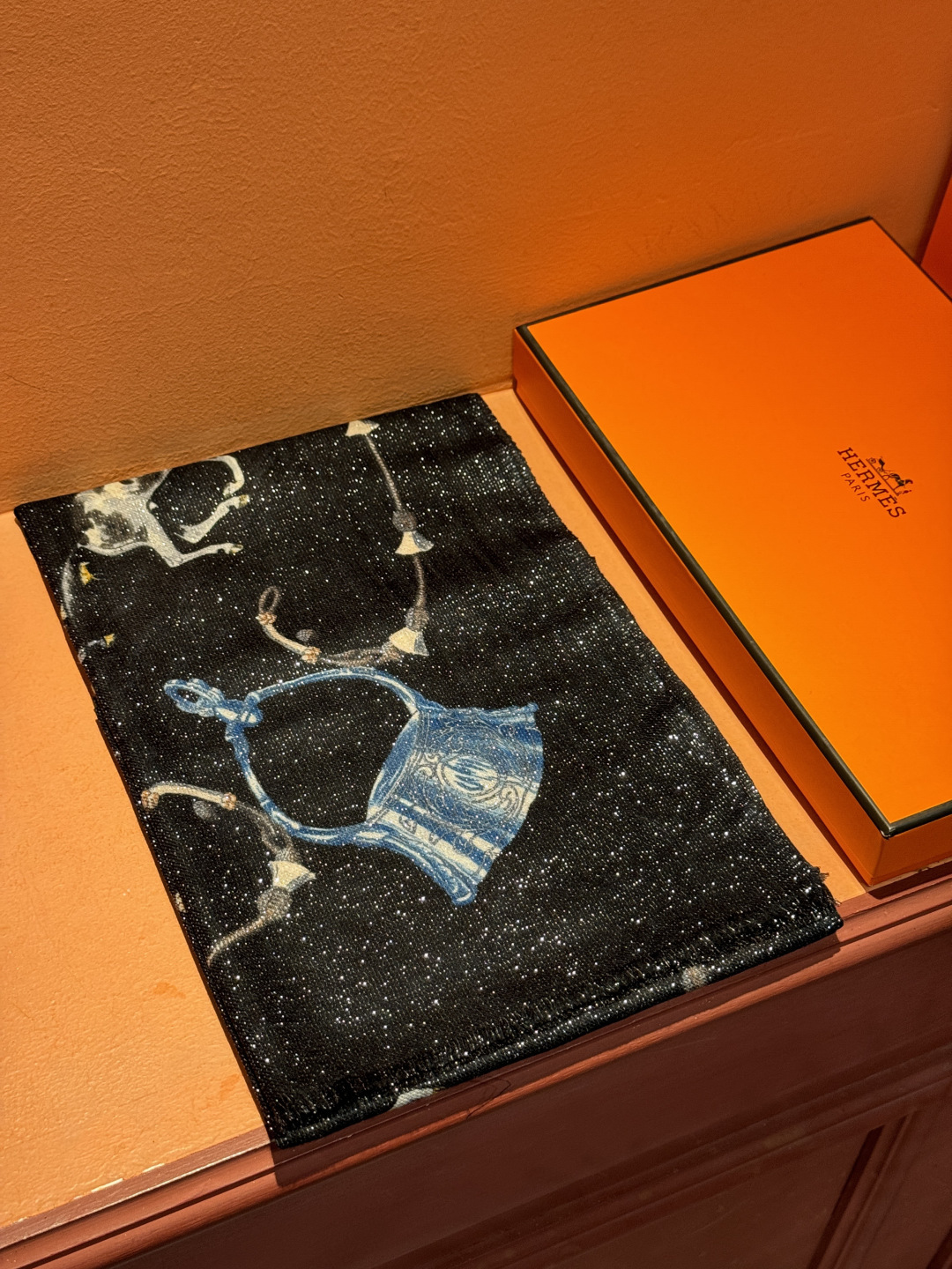 会发光发亮的围巾 新款🆕🏇🏇买了都说好看‼️推荐💕顶级工艺超值‼️爱马仕专柜爆款🎁💟立体呈现图案纹路实物