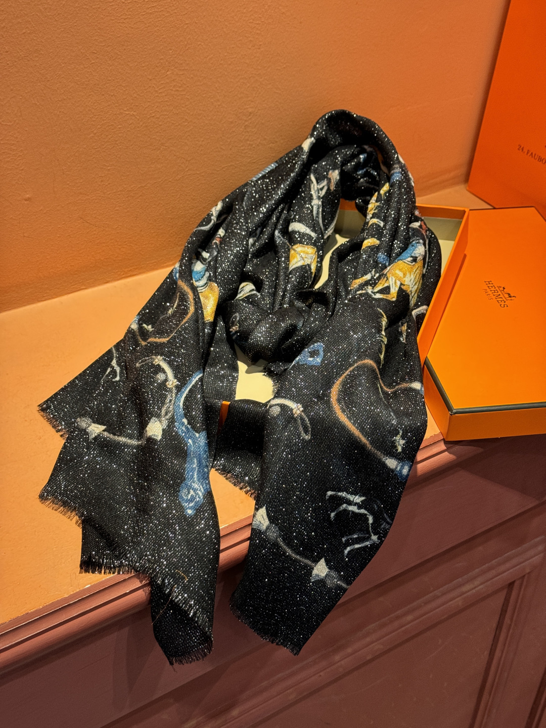 会发光发亮的围巾 新款🆕🏇🏇买了都说好看‼️推荐💕顶级工艺超值‼️爱马仕专柜爆款🎁💟立体呈现图案纹路实物