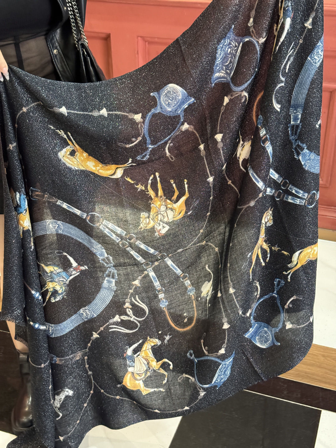 会发光发亮的围巾 新款🆕🏇🏇买了都说好看‼️推荐💕顶级工艺超值‼️爱马仕专柜爆款🎁💟立体呈现图案纹路实物