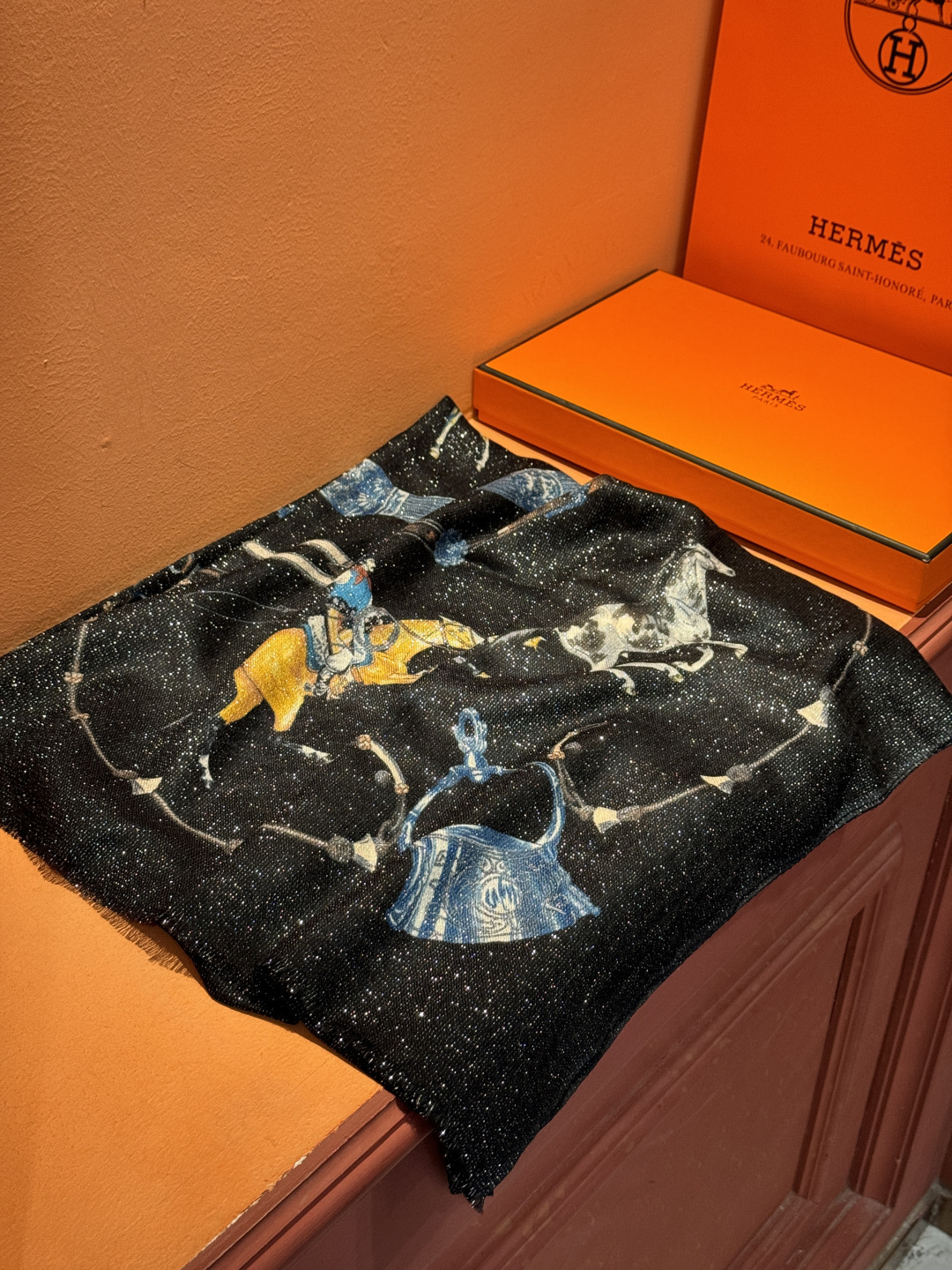 会发光发亮的围巾 新款🆕🏇🏇买了都说好看‼️推荐💕顶级工艺超值‼️爱马仕专柜爆款🎁💟立体呈现图案纹路实物