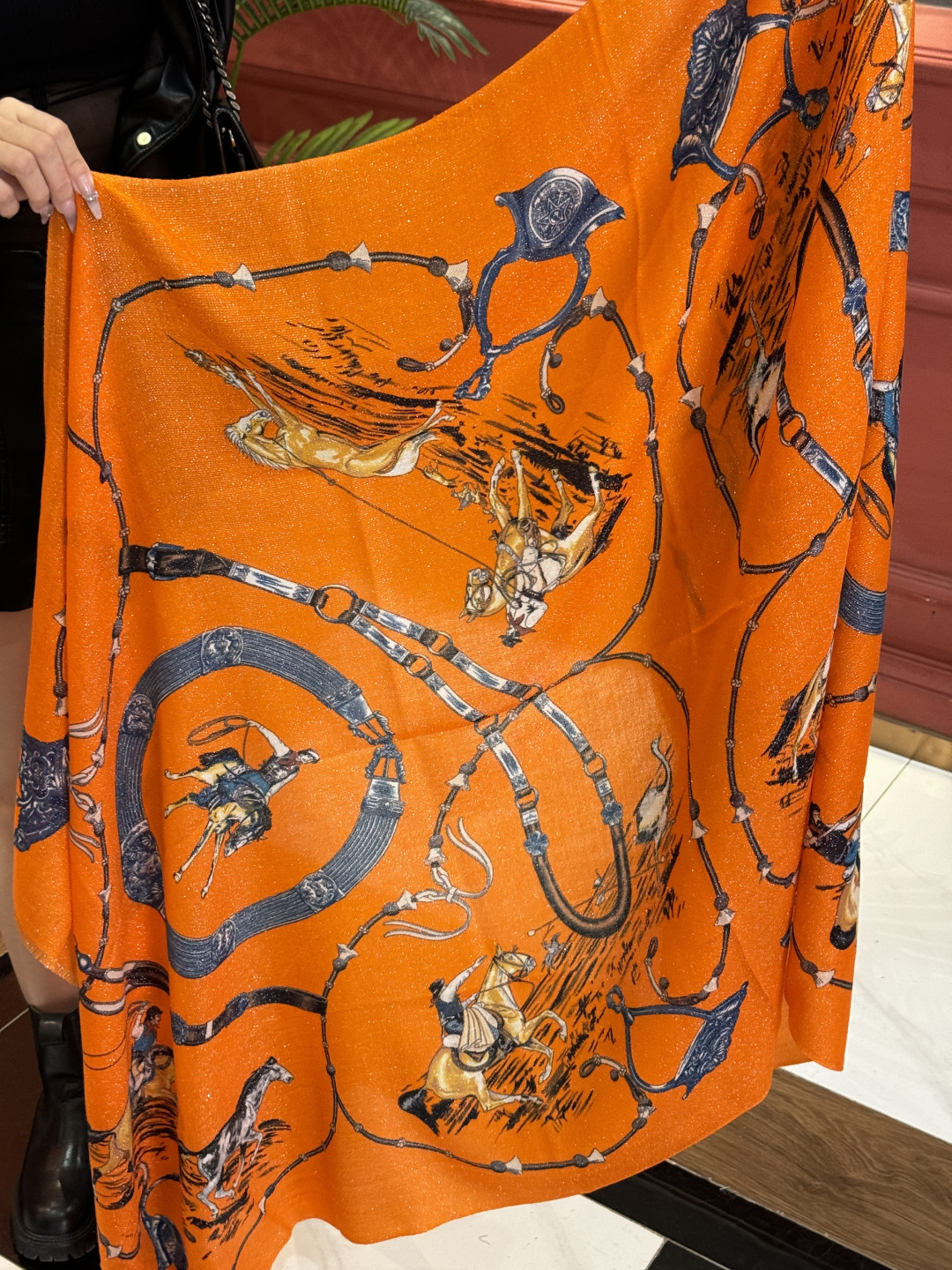 会发光发亮的围巾 新款🆕🏇🏇买了都说好看‼️推荐💕顶级工艺超值‼️爱马仕专柜爆款🎁💟立体呈现图案纹路实物