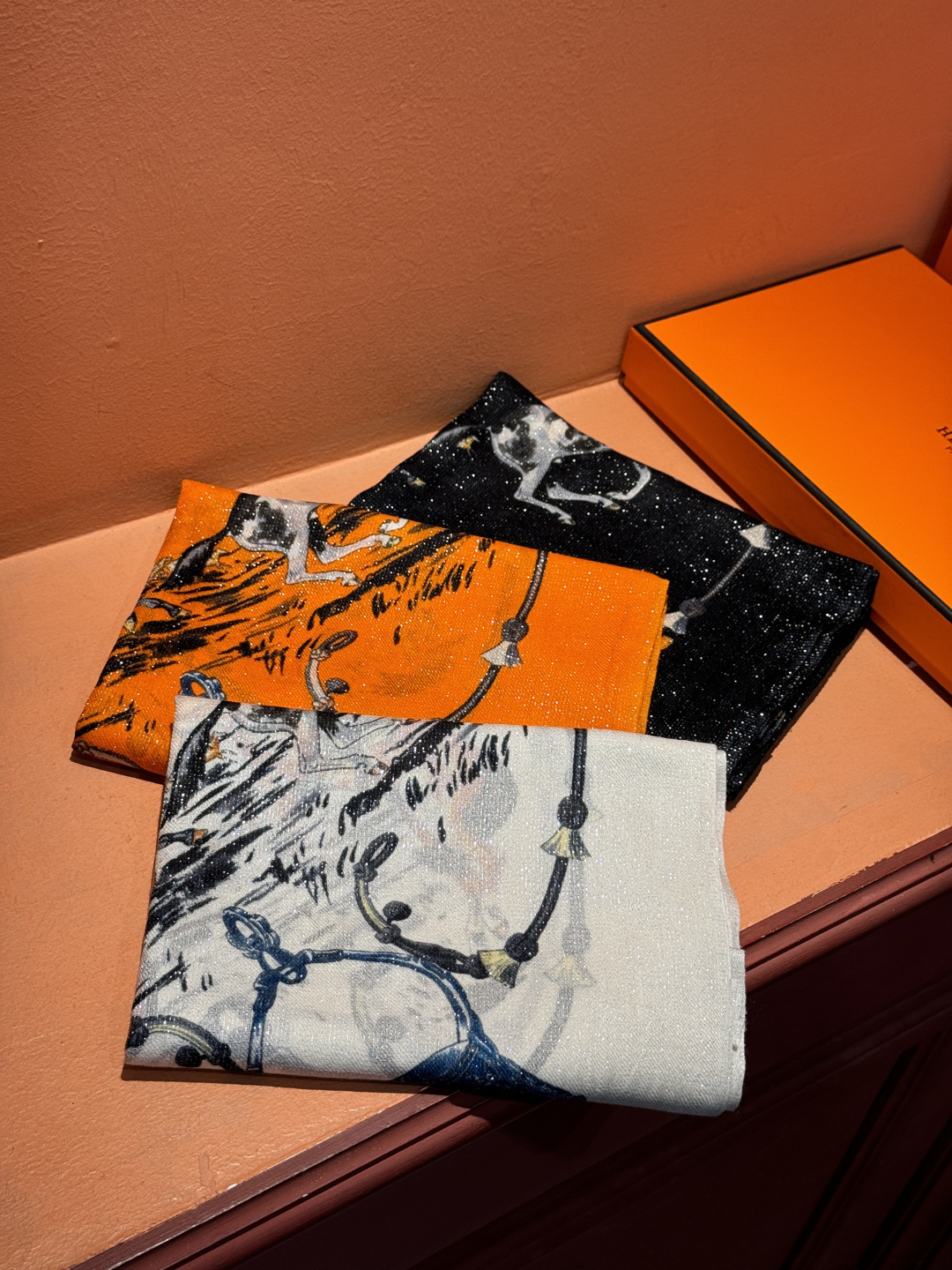 会发光发亮的围巾 新款🆕🏇🏇买了都说好看‼️推荐💕顶级工艺超值‼️爱马仕专柜爆款🎁💟立体呈现图案纹路实物