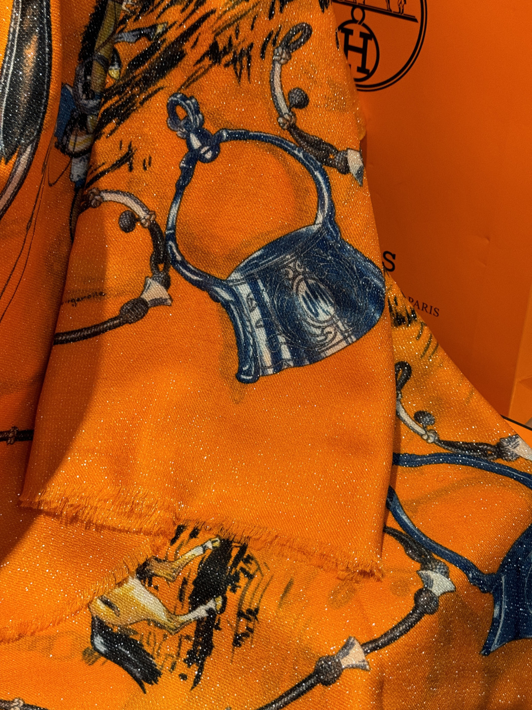 会发光发亮的围巾 新款🆕🏇🏇买了都说好看‼️推荐💕顶级工艺超值‼️爱马仕专柜爆款🎁💟立体呈现图案纹路实物