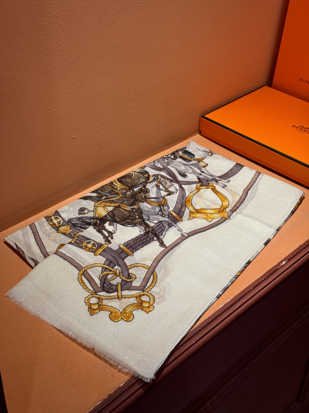 会发光发亮的围巾 新款🆕🏇🏇买了都说好看‼️推荐💕顶级工艺超值‼️爱马仕专柜爆款🎁💟立体呈现图案纹路实物