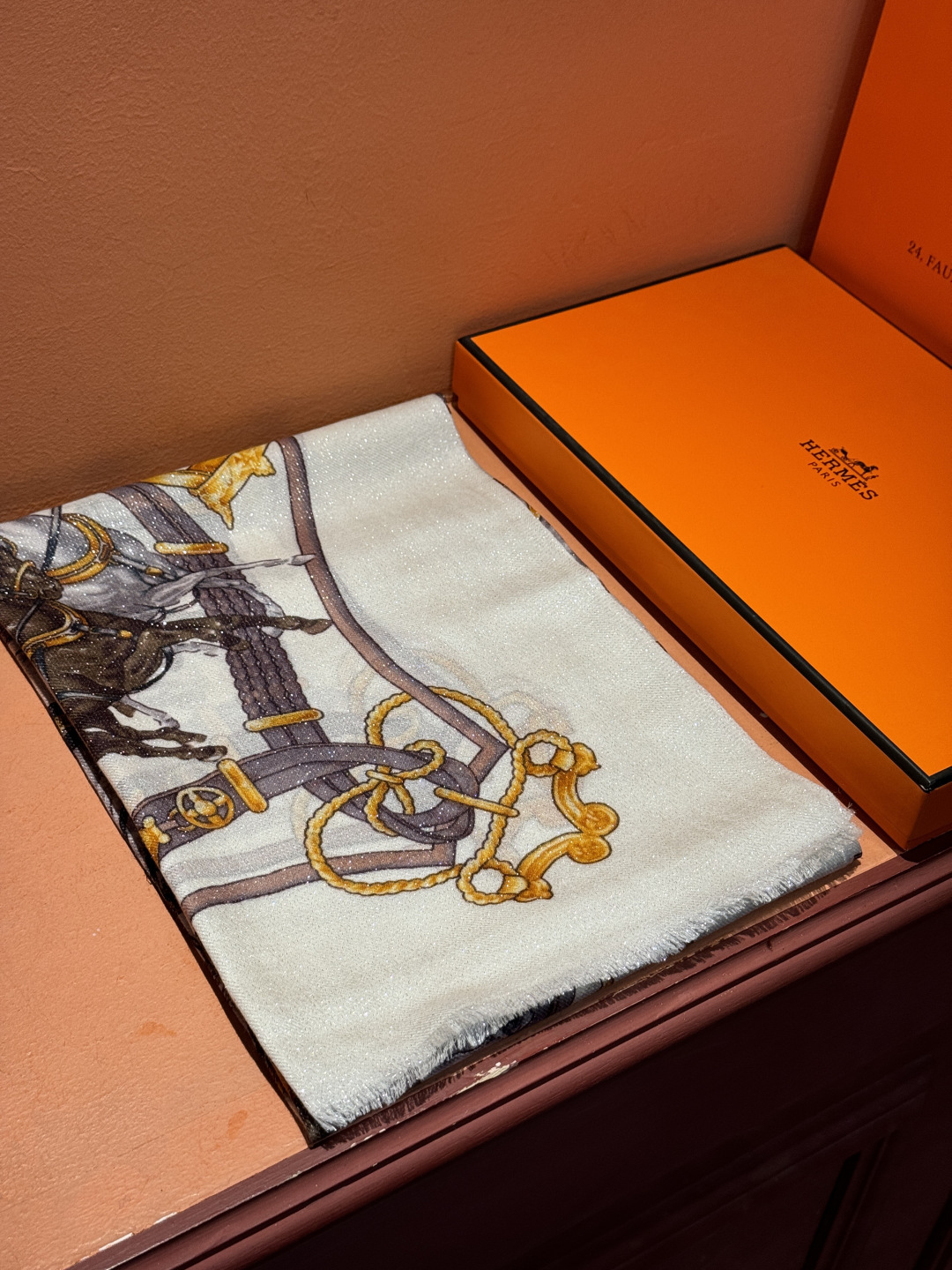 会发光发亮的围巾 新款🆕🏇🏇买了都说好看‼️推荐💕顶级工艺超值‼️爱马仕专柜爆款🎁💟立体呈现图案纹路实物