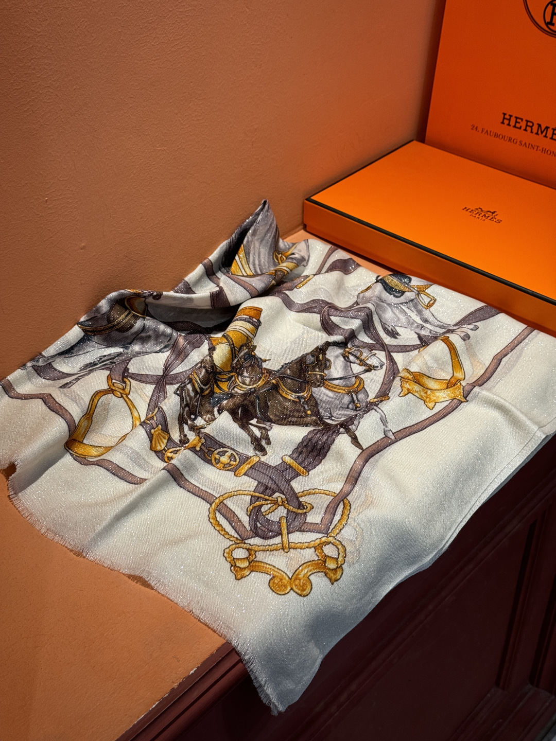 会发光发亮的围巾 新款🆕🏇🏇买了都说好看‼️推荐💕顶级工艺超值‼️爱马仕专柜爆款🎁💟立体呈现图案纹路实物
