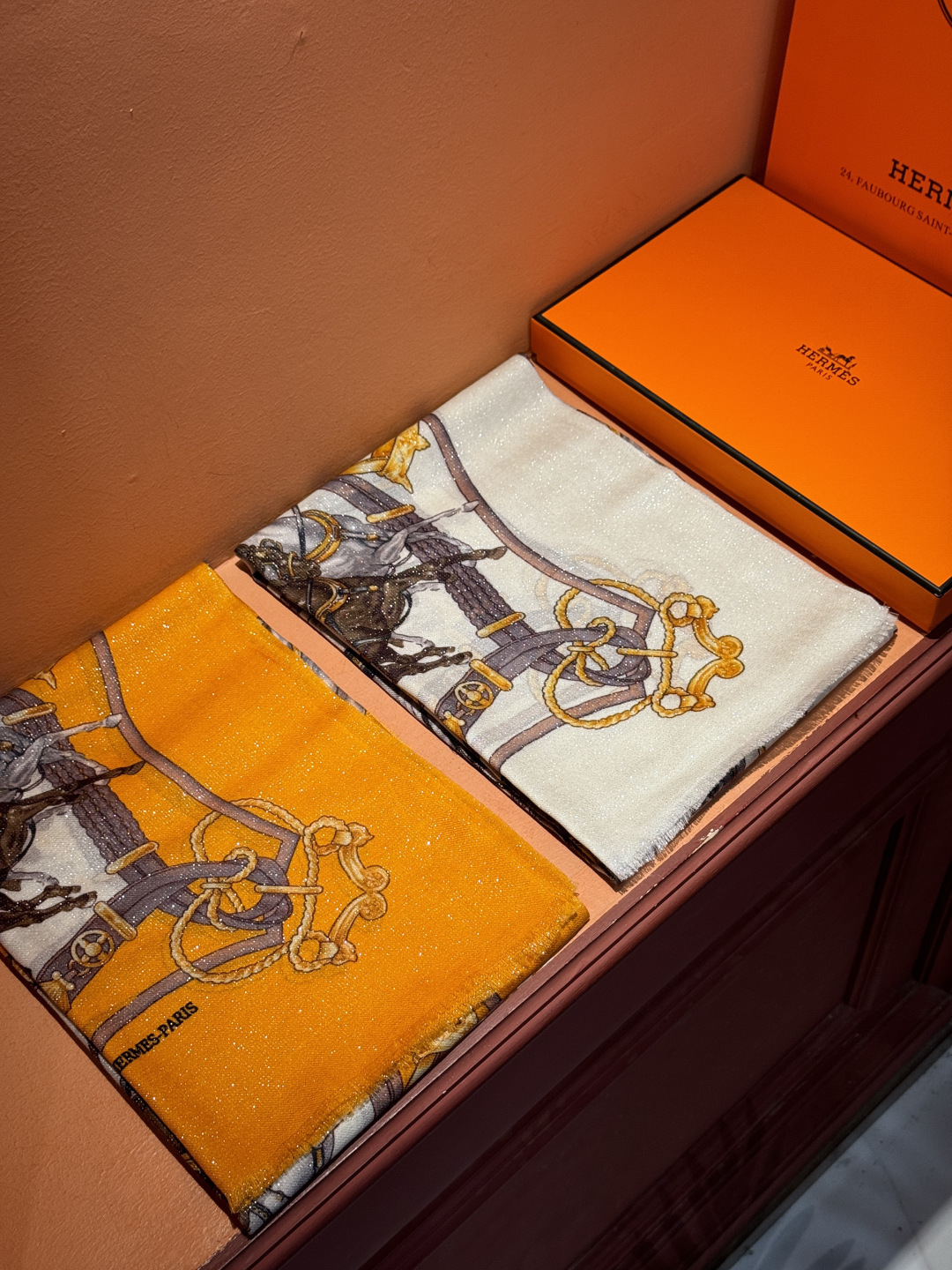 会发光发亮的围巾 新款🆕🏇🏇买了都说好看‼️推荐💕顶级工艺超值‼️爱马仕专柜爆款🎁💟立体呈现图案纹路实物