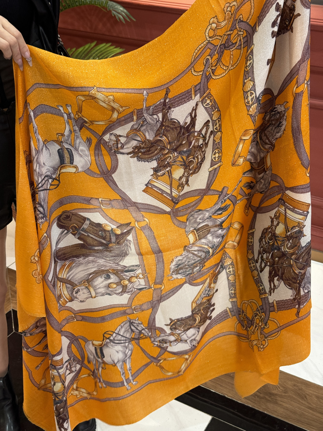 会发光发亮的围巾 新款🆕🏇🏇买了都说好看‼️推荐💕顶级工艺超值‼️爱马仕专柜爆款🎁💟立体呈现图案纹路实物