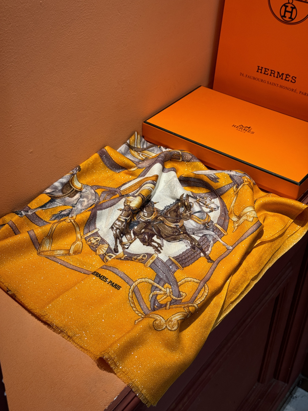 会发光发亮的围巾 新款🆕🏇🏇买了都说好看‼️推荐💕顶级工艺超值‼️爱马仕专柜爆款🎁💟立体呈现图案纹路实物