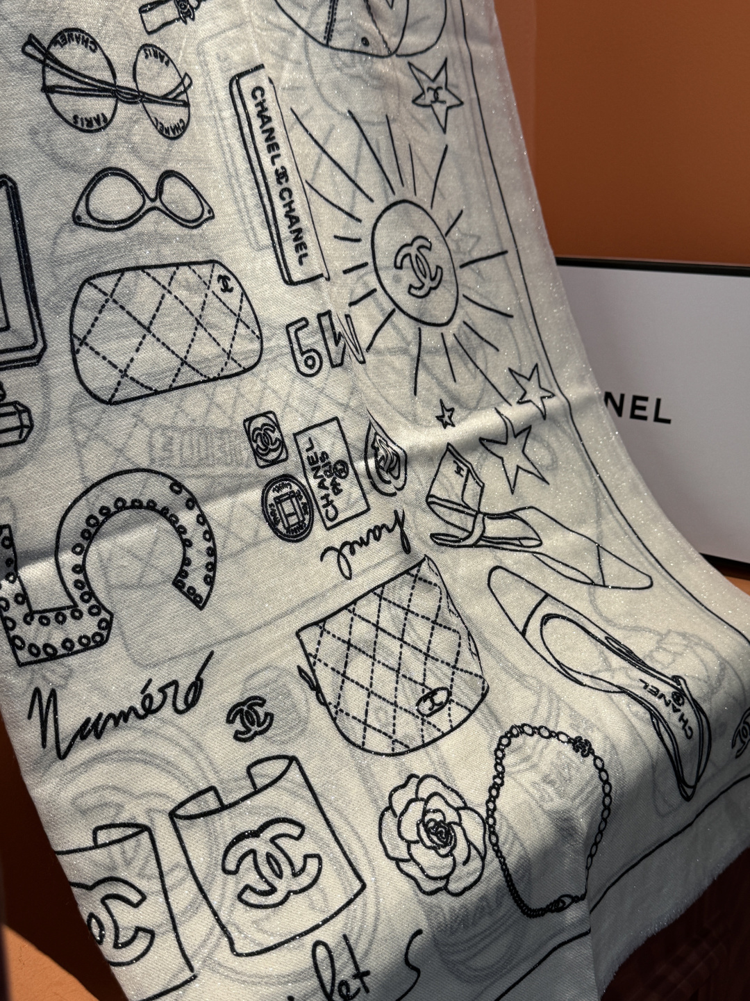 新款💖💖💃🏻💃🏻小香【会发光发亮的小香鞋包羊绒长巾】‼️抢‼️VIP推荐 ‼️👍下手一定要快【高端 大爱