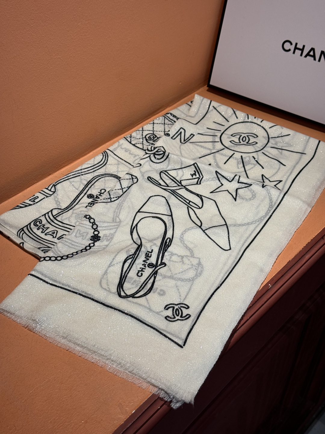 新款💖💖💃🏻💃🏻小香【会发光发亮的小香鞋包羊绒长巾】‼️抢‼️VIP推荐 ‼️👍下手一定要快【高端 大爱