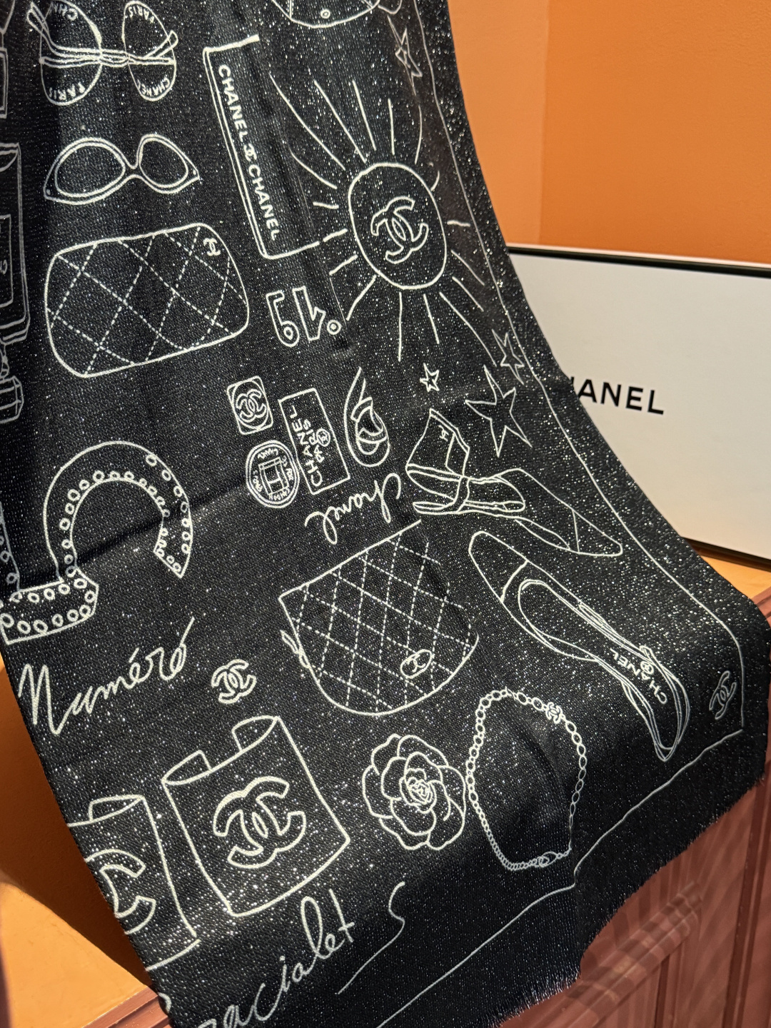 新款💖💖💃🏻💃🏻小香【会发光发亮的小香鞋包羊绒长巾】‼️抢‼️VIP推荐 ‼️👍下手一定要快【高端 大爱