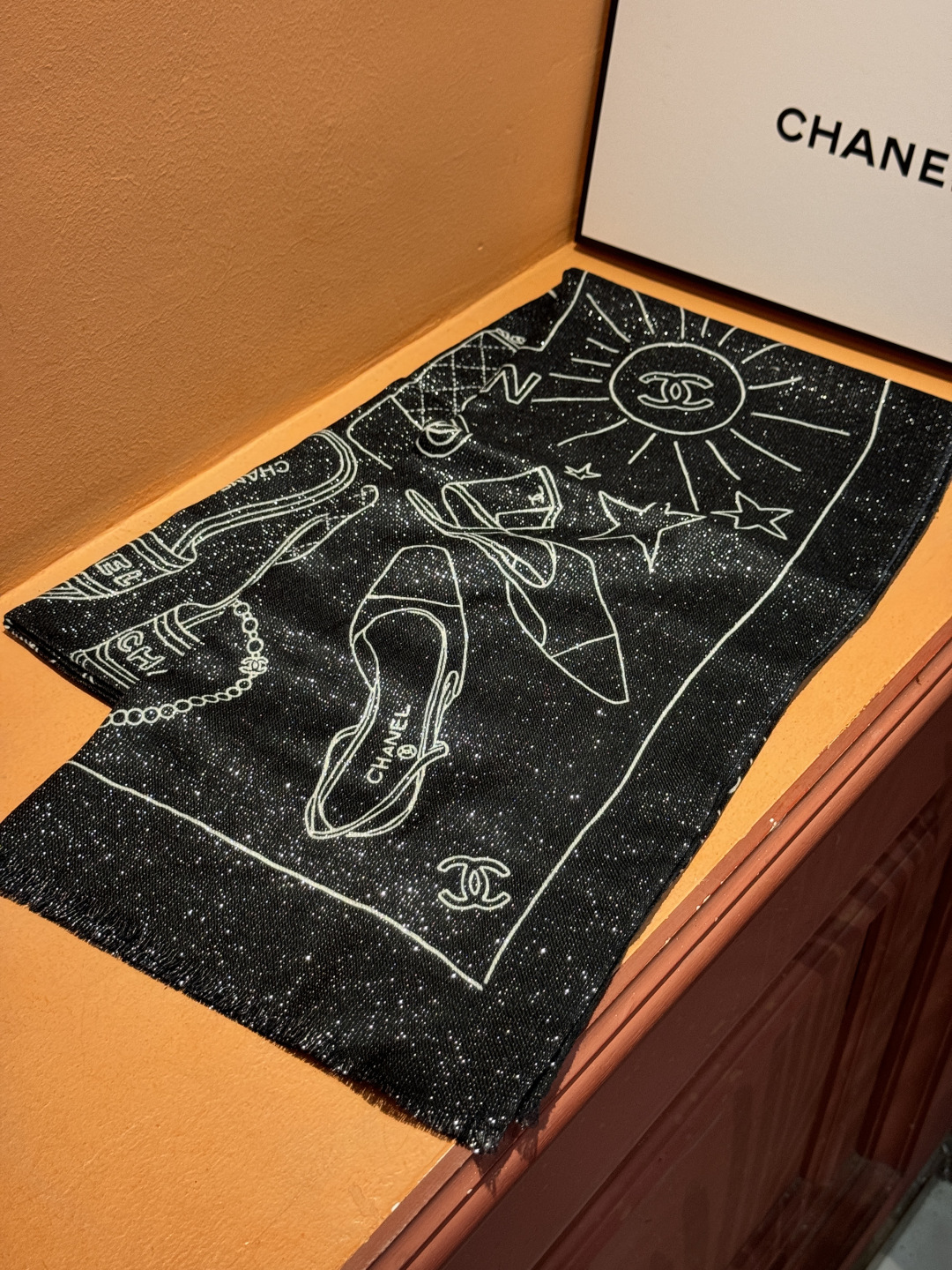 新款💖💖💃🏻💃🏻小香【会发光发亮的小香鞋包羊绒长巾】‼️抢‼️VIP推荐 ‼️👍下手一定要快【高端 大爱