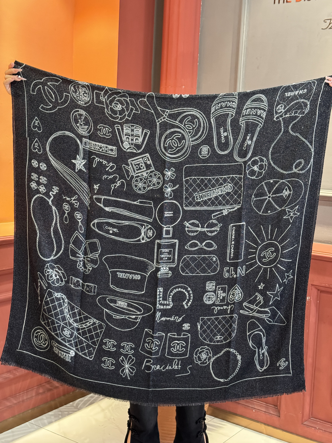 新款💖💖💃🏻💃🏻小香【会发光发亮的小香鞋包羊绒长巾】‼️抢‼️VIP推荐 ‼️👍下手一定要快【高端 大爱