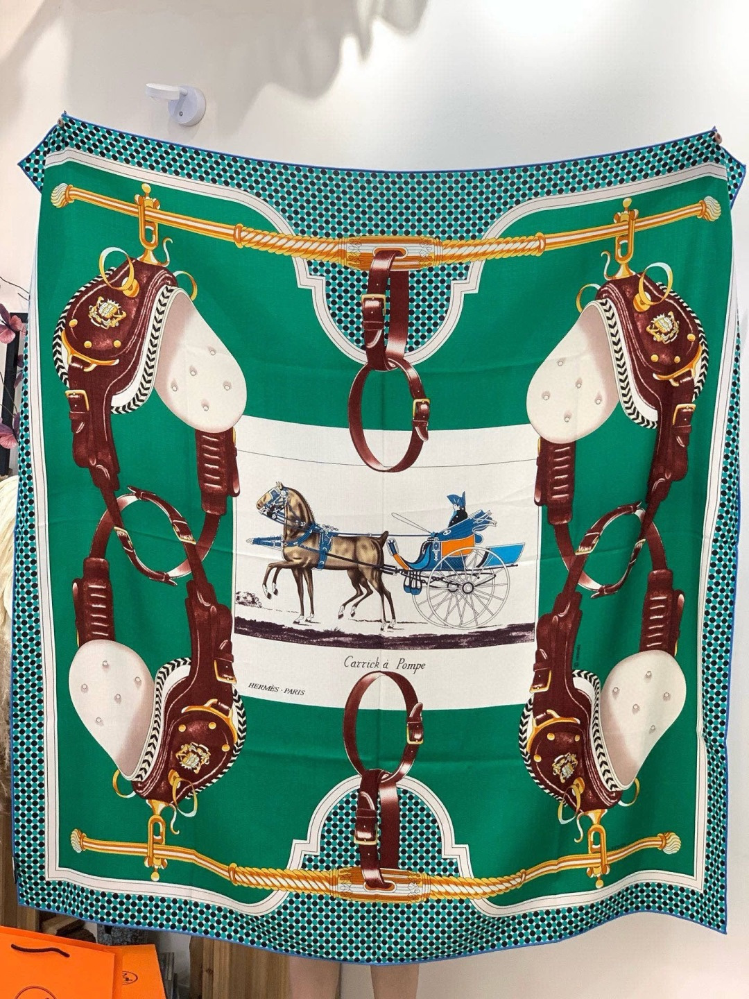 【140顶级丝羊绒双面同色披肩『骏马之城』！！超级气质！！】不仅美有其表，更有好品质与好细节的出彩内质！