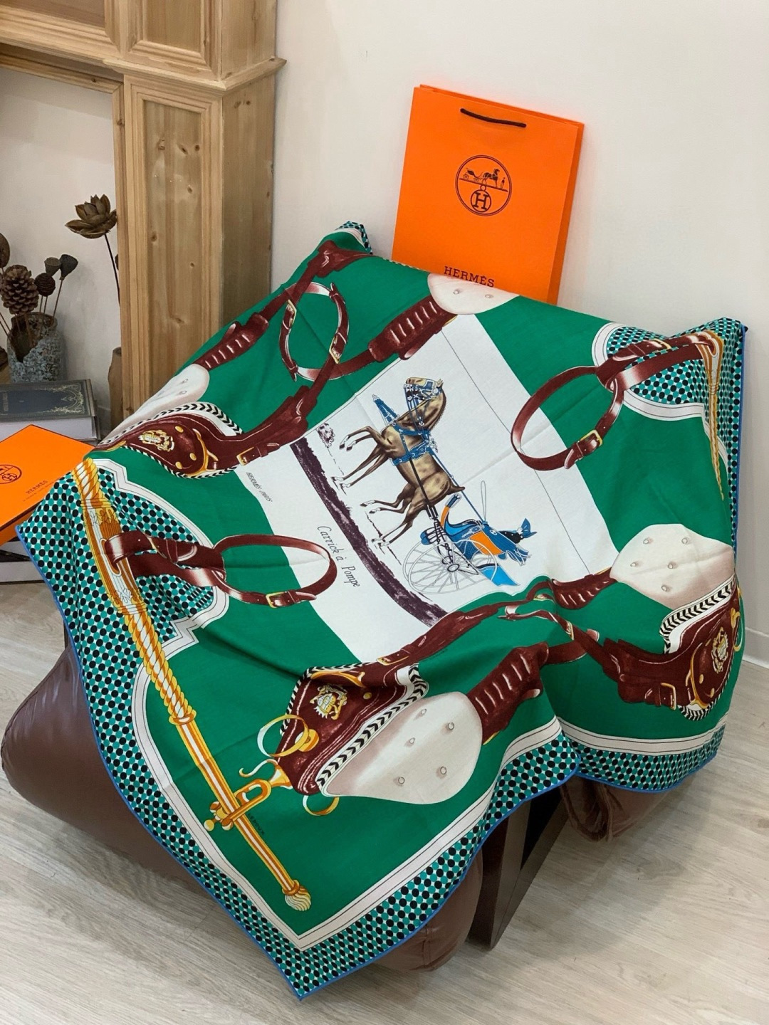 【140顶级丝羊绒双面同色披肩『骏马之城』！！超级气质！！】不仅美有其表，更有好品质与好细节的出彩内质！