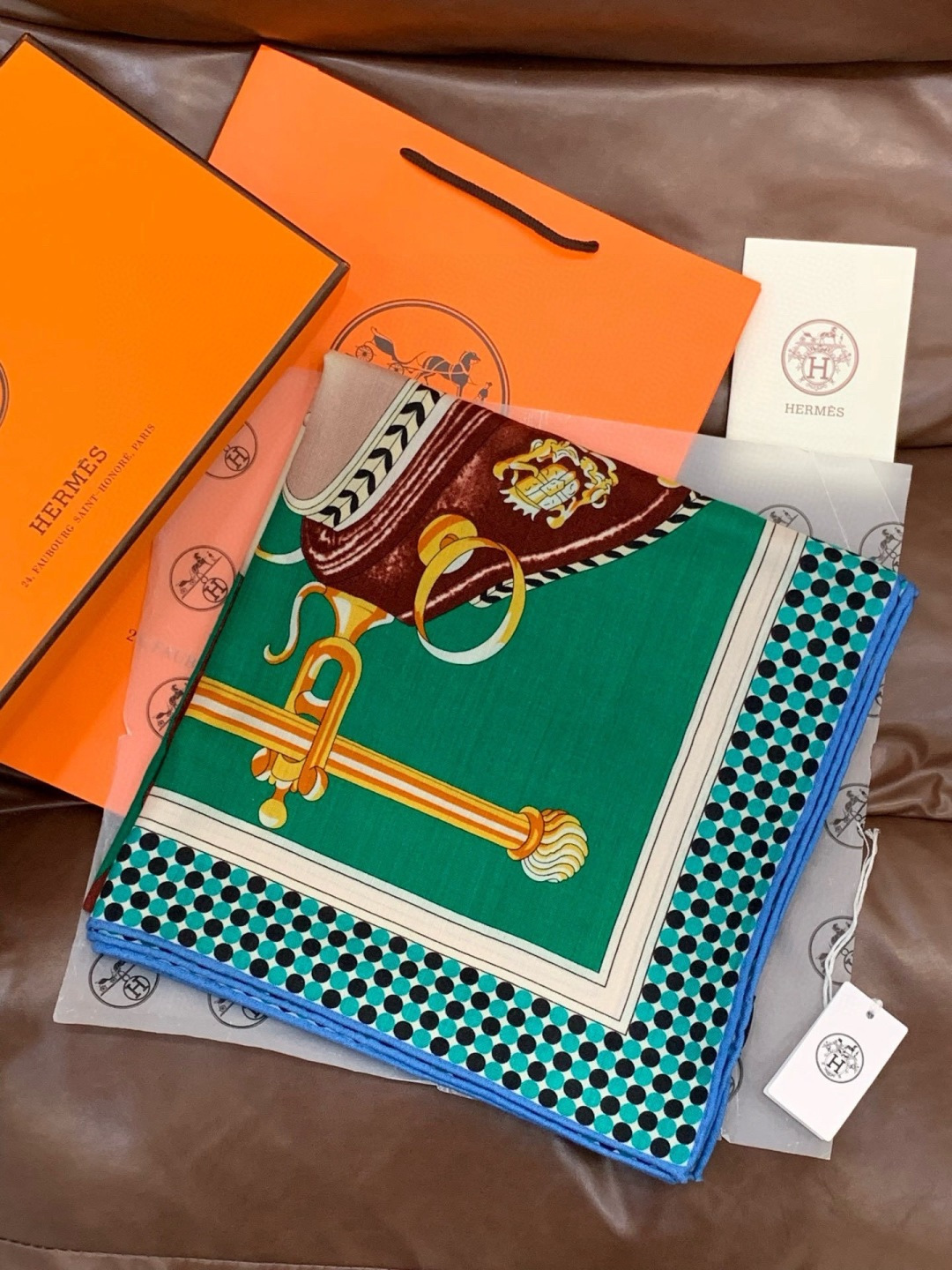 【140顶级丝羊绒双面同色披肩『骏马之城』！！超级气质！！】不仅美有其表，更有好品质与好细节的出彩内质！