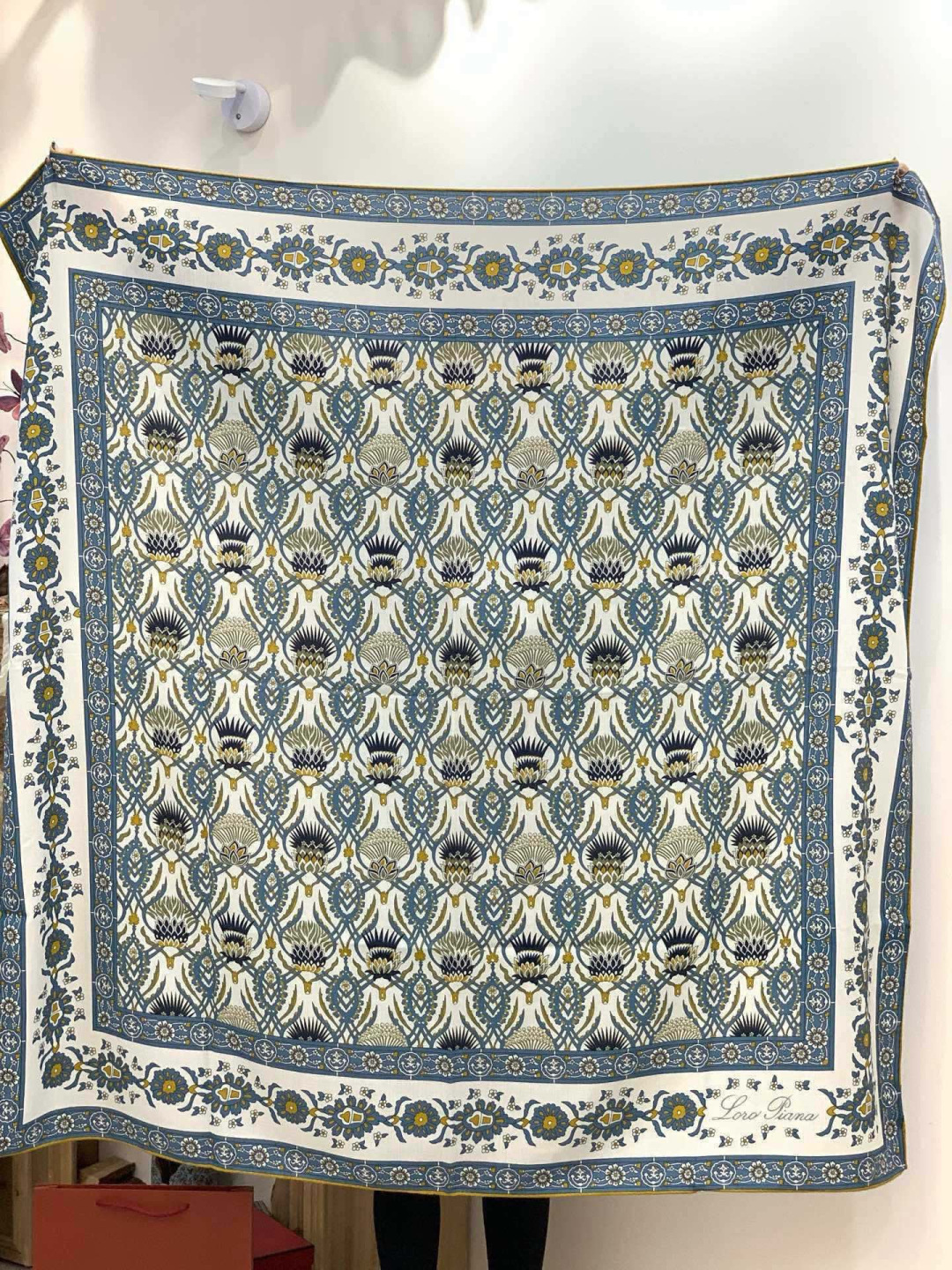 💟2025年 ETRo 秋冬抢先 上新💞【双面同色丝毛方巾】手工卷边山羊绒和真丝混纺披肩（70%山羊绒，