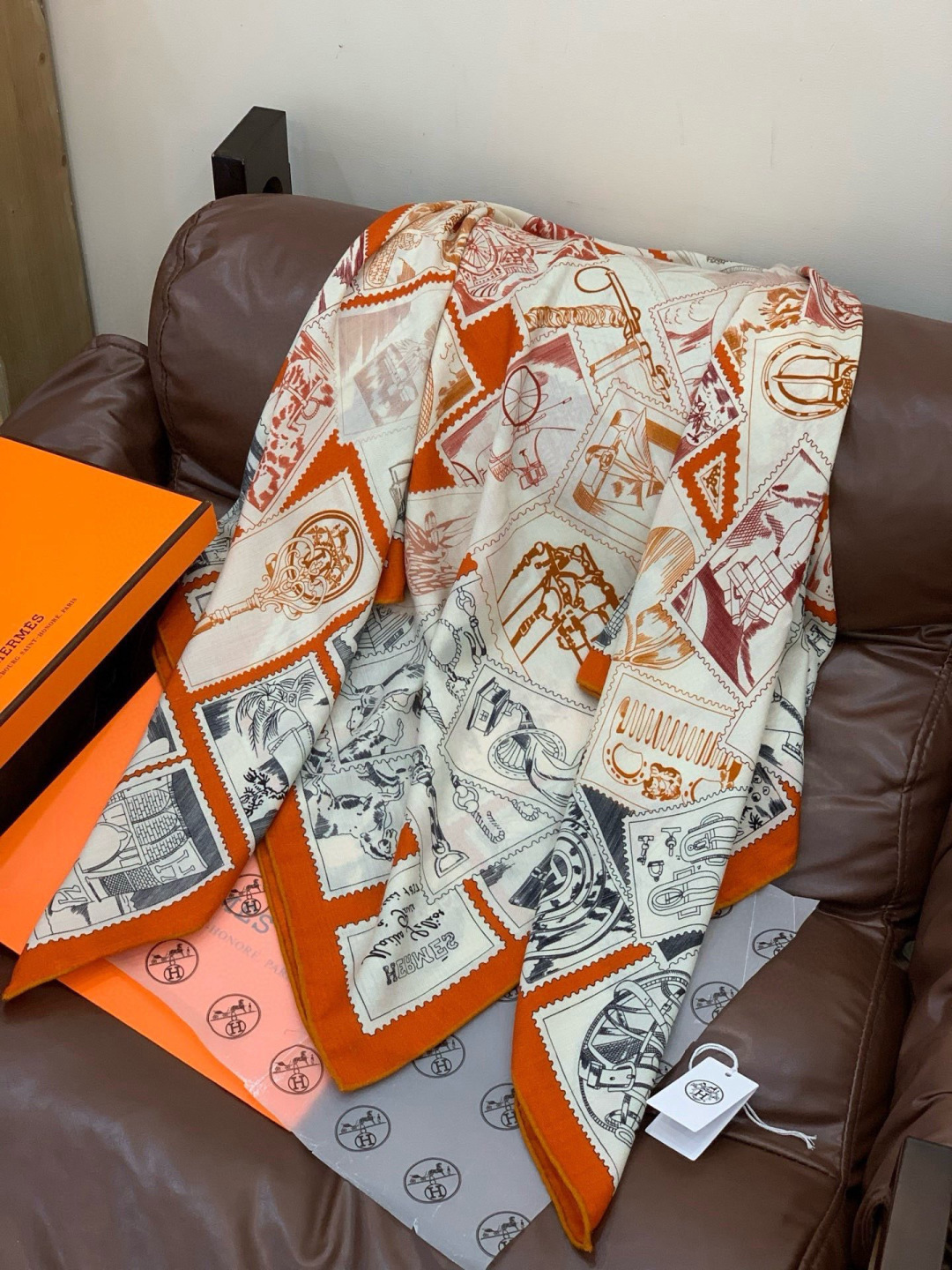 💟2025年秋冬抢先 上新💞【双面同色丝绒绒方巾】手工卷边山羊绒和真丝混纺披肩（70%山羊绒，30%桑蚕