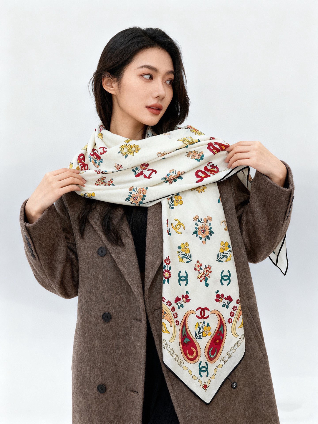 2025秋冬高级成衣系列～Chanel 【140双面同色丝绒披肩】此系列谱写一曲自由轻灵的赞歌本系列作品