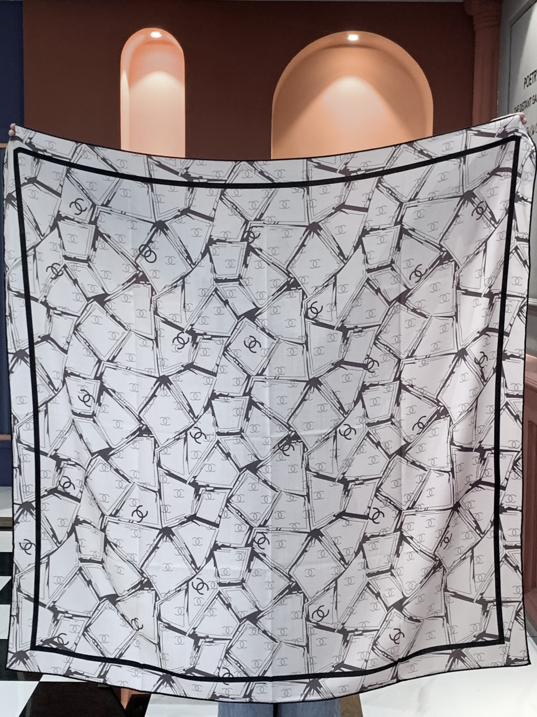 2025秋冬高级成衣系列～Chanel 【140双面同色丝绒披肩】此系列谱写一曲自由轻灵的赞歌本系列作品