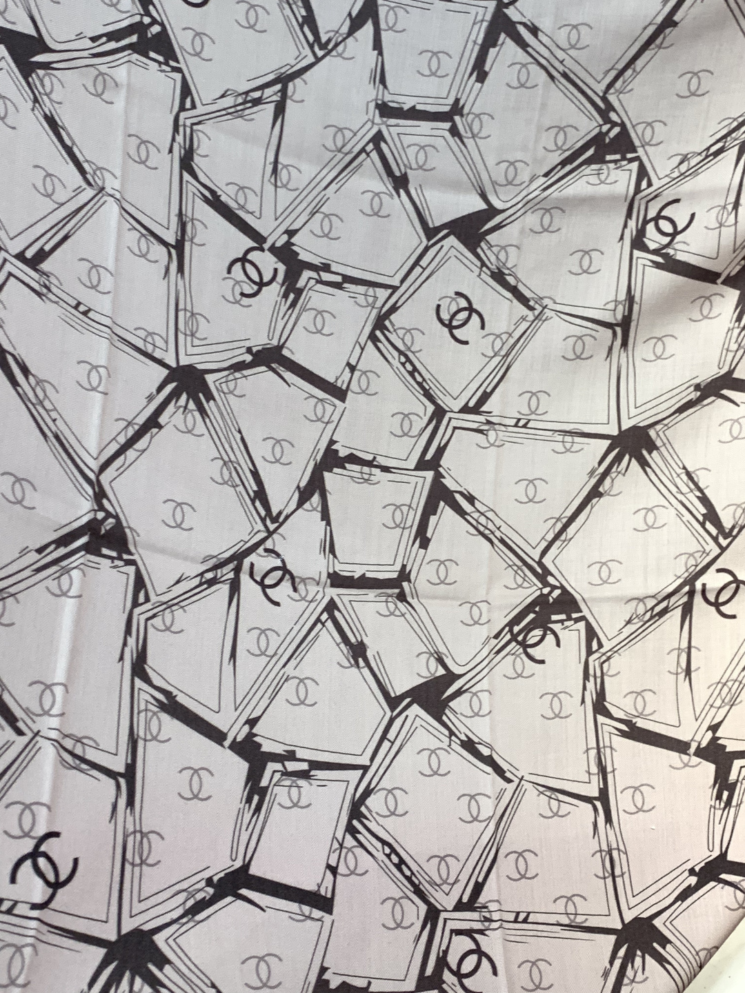 2025秋冬高级成衣系列～Chanel 【140双面同色丝绒披肩】此系列谱写一曲自由轻灵的赞歌本系列作品