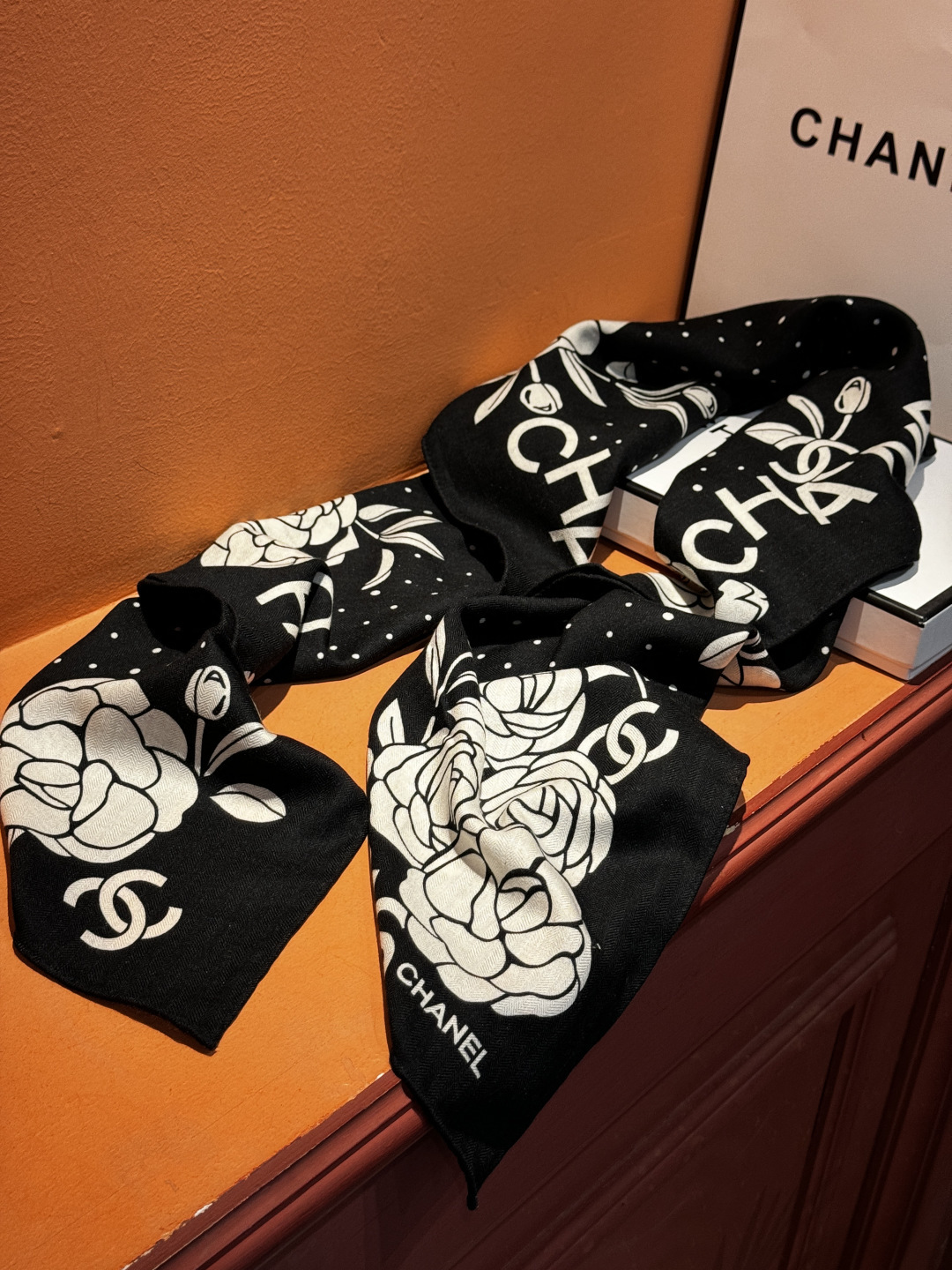 【升级双面同色 加密面料】 上新❤️ 140*140台版印花 黑白二色 高级都市新贵！山茶花的再一次邂逅