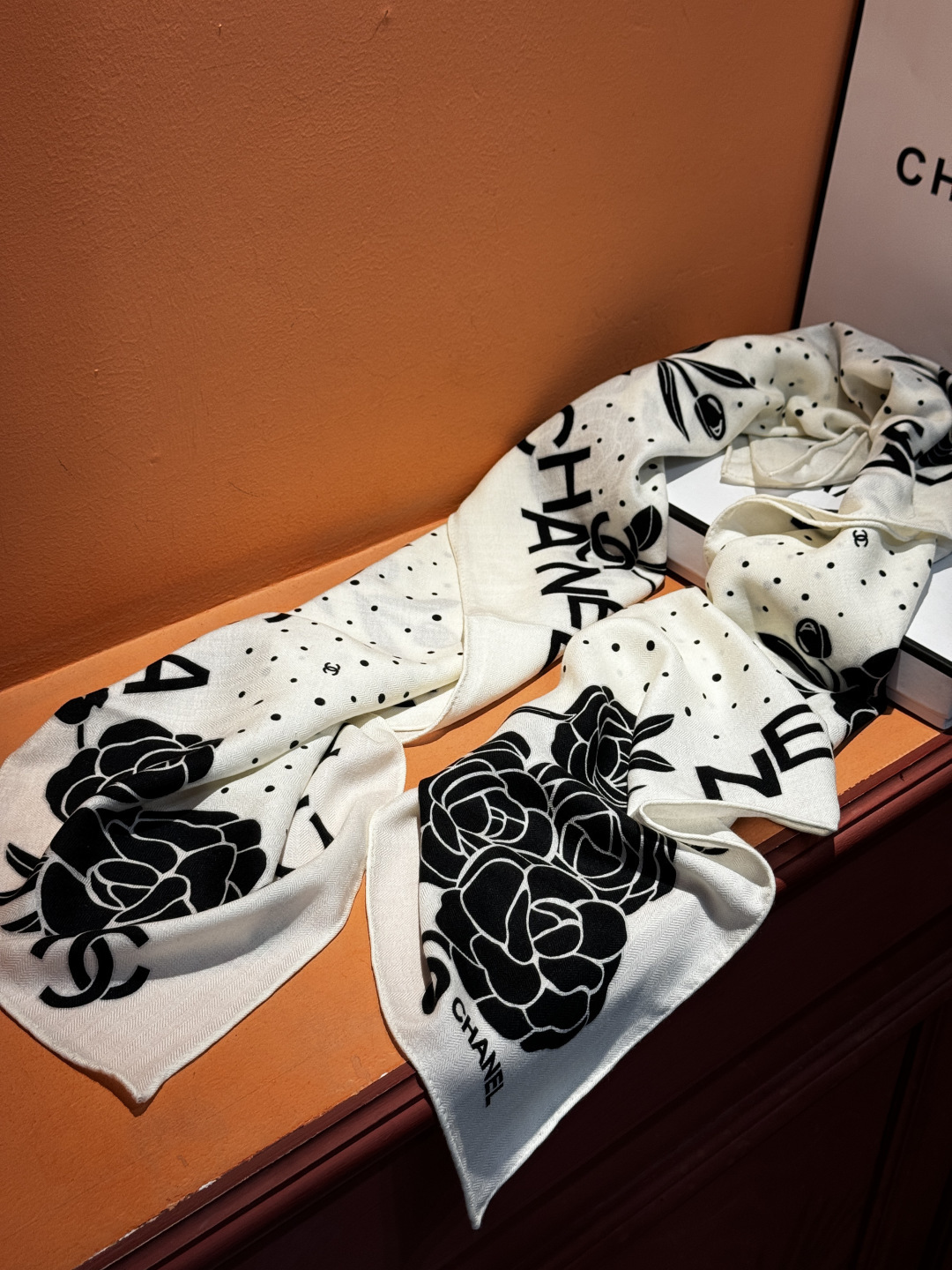 【升级双面同色 加密面料】 上新❤️ 140*140台版印花 黑白二色 高级都市新贵！山茶花的再一次邂逅