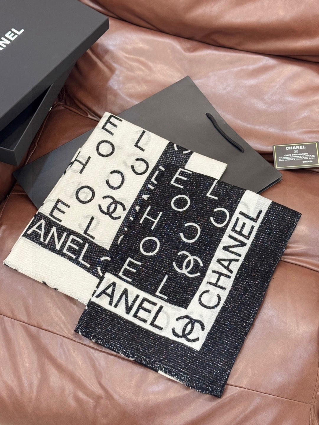 上新🌟 会发光发亮的围巾 💄💋新款客供银线💖羊绒面料长巾 😘美翻了[流泪]【银线双C图案】御用殿堂级极‼