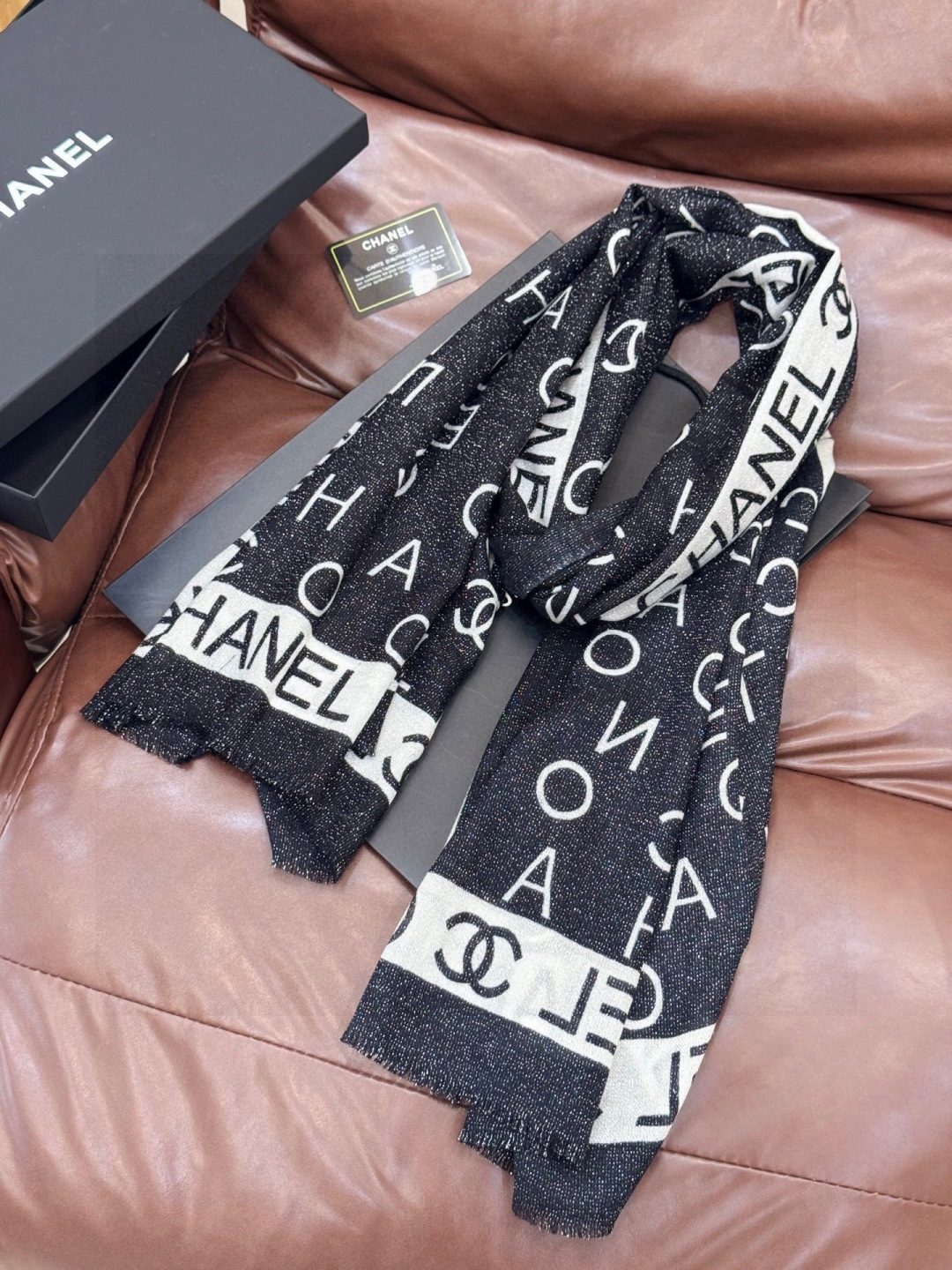 上新🌟 会发光发亮的围巾 💄💋新款客供银线💖羊绒面料长巾 😘美翻了[流泪]【银线双C图案】御用殿堂级极‼