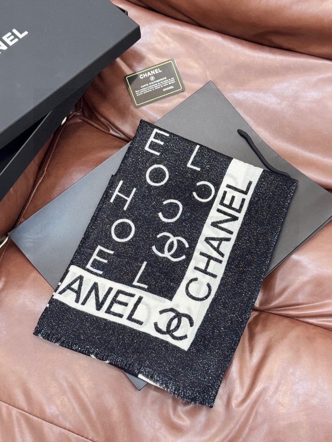 上新🌟 会发光发亮的围巾 💄💋新款客供银线💖羊绒面料长巾 😘美翻了[流泪]【银线双C图案】御用殿堂级极‼