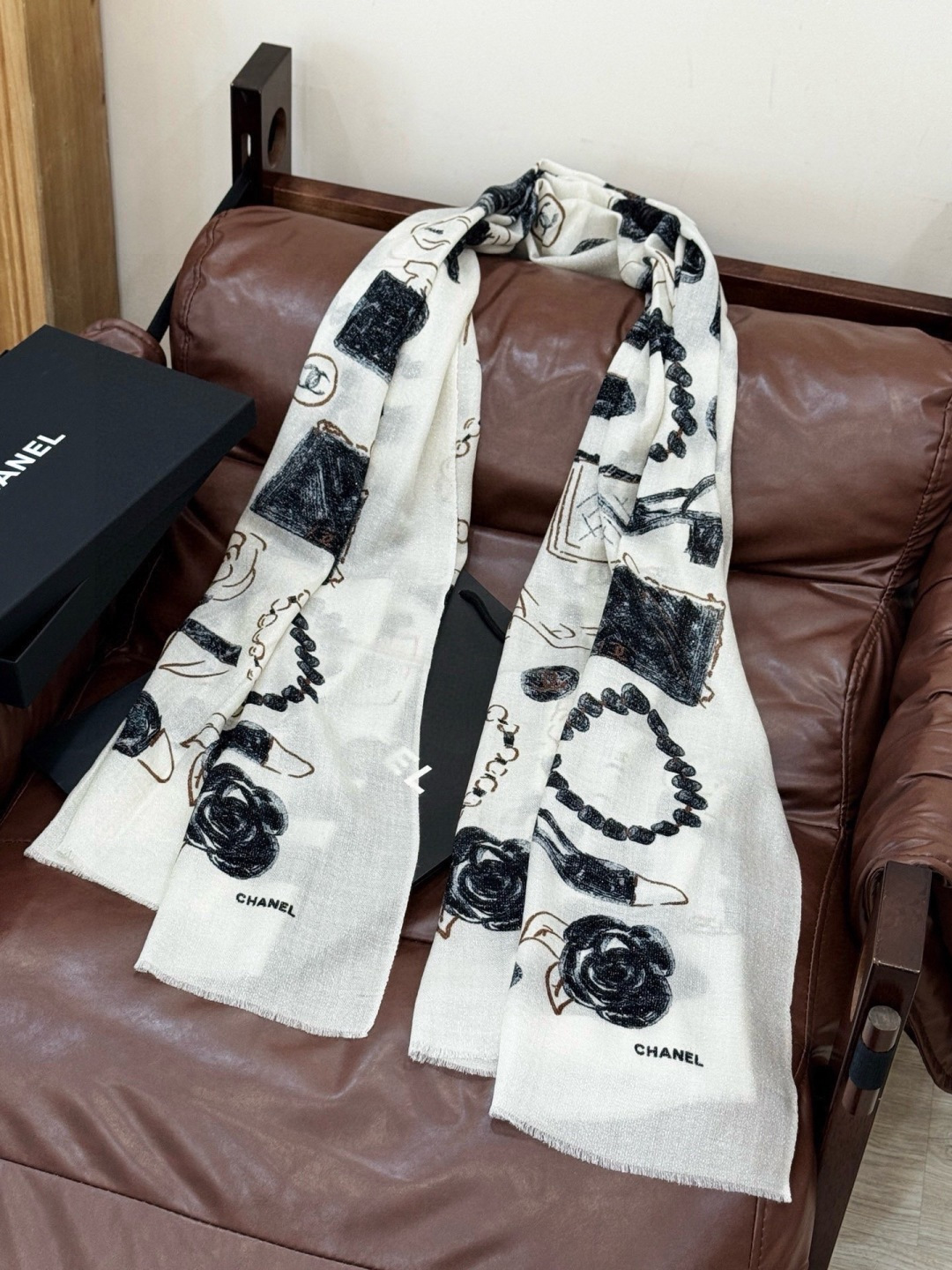 会发光发亮的围巾 💄💋新款客供银线💖羊绒面料长巾 😘美翻了[流泪]【小香徽标银线长巾】御用殿堂级极‼️新