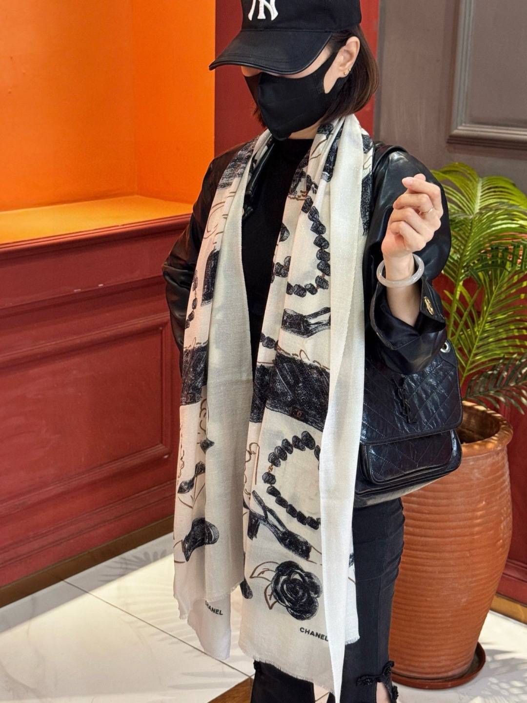 会发光发亮的围巾 💄💋新款客供银线💖羊绒面料长巾 😘美翻了[流泪]【小香徽标银线长巾】御用殿堂级极‼️新