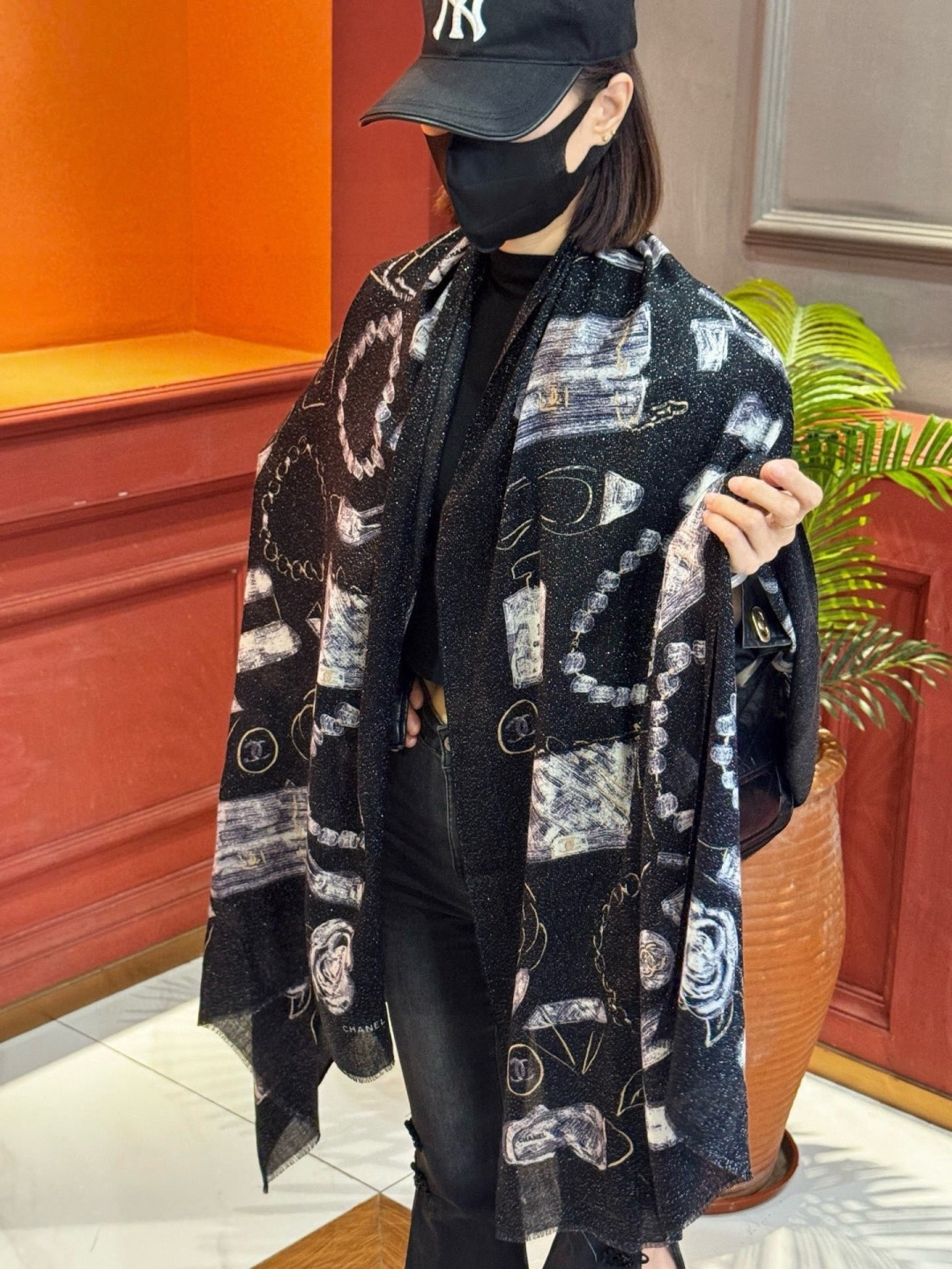 会发光发亮的围巾 💄💋新款客供银线💖羊绒面料长巾 😘美翻了[流泪]【小香徽标银线长巾】御用殿堂级极‼️新