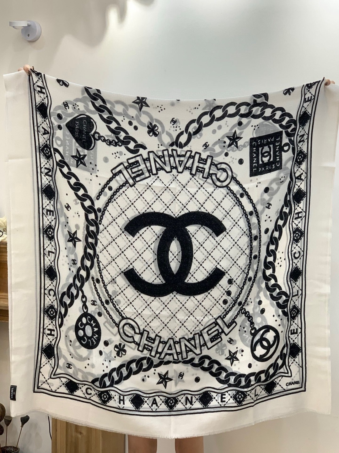 上新🌟 会发光发亮的围巾 💄💋新款客供银线💖羊绒面料长巾 😘美翻了[流泪]【银线双C图案】御用殿堂级极‼