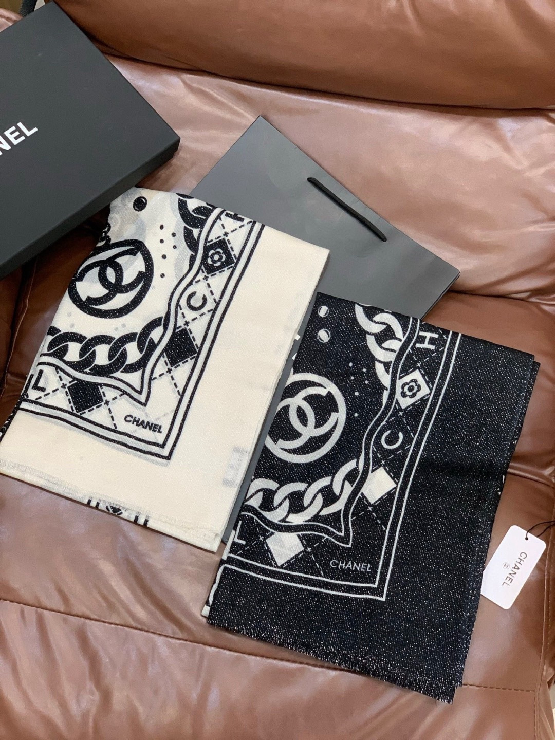 上新🌟 会发光发亮的围巾 💄💋新款客供银线💖羊绒面料长巾 😘美翻了[流泪]【银线双C图案】御用殿堂级极‼