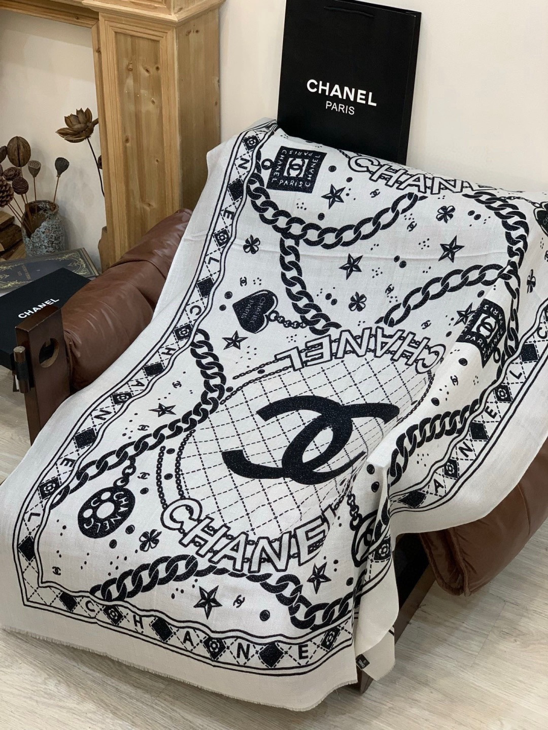 上新🌟 会发光发亮的围巾 💄💋新款客供银线💖羊绒面料长巾 😘美翻了[流泪]【银线双C图案】御用殿堂级极‼