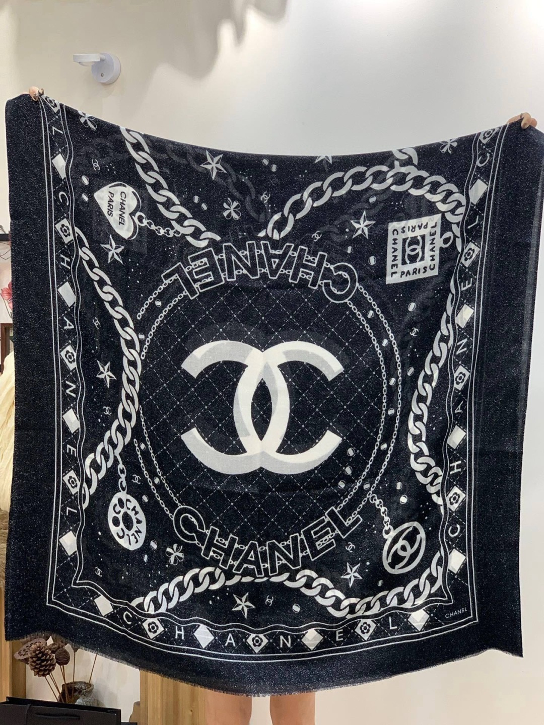 上新🌟 会发光发亮的围巾 💄💋新款客供银线💖羊绒面料长巾 😘美翻了[流泪]【银线双C图案】御用殿堂级极‼