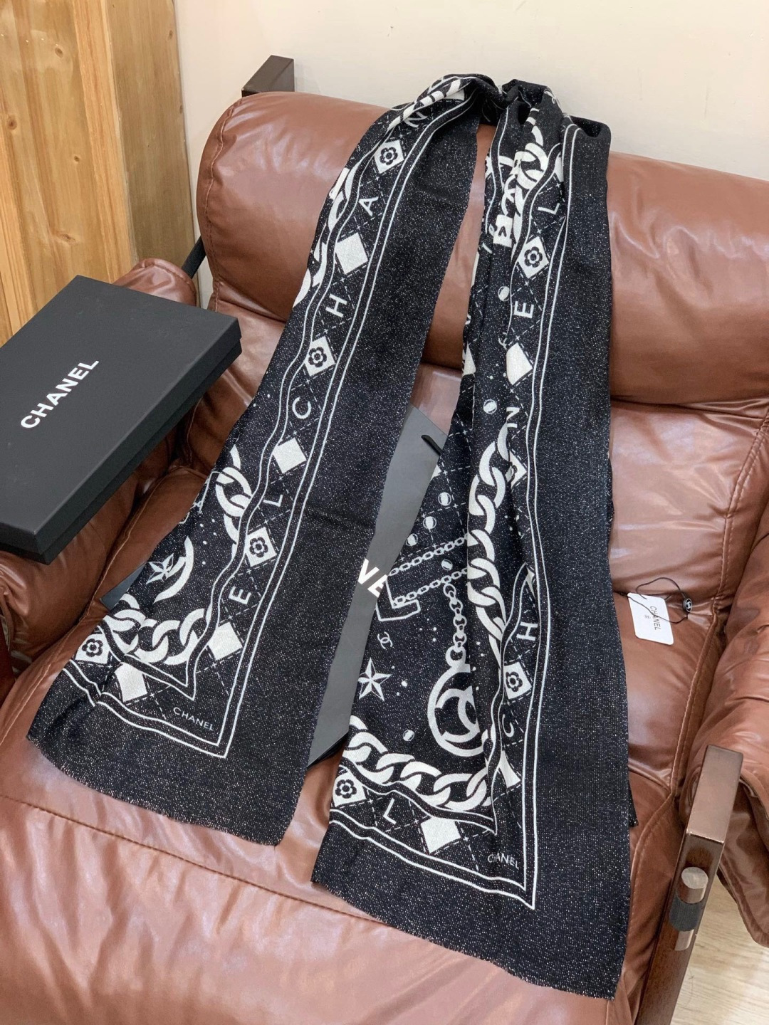 上新🌟 会发光发亮的围巾 💄💋新款客供银线💖羊绒面料长巾 😘美翻了[流泪]【银线双C图案】御用殿堂级极‼