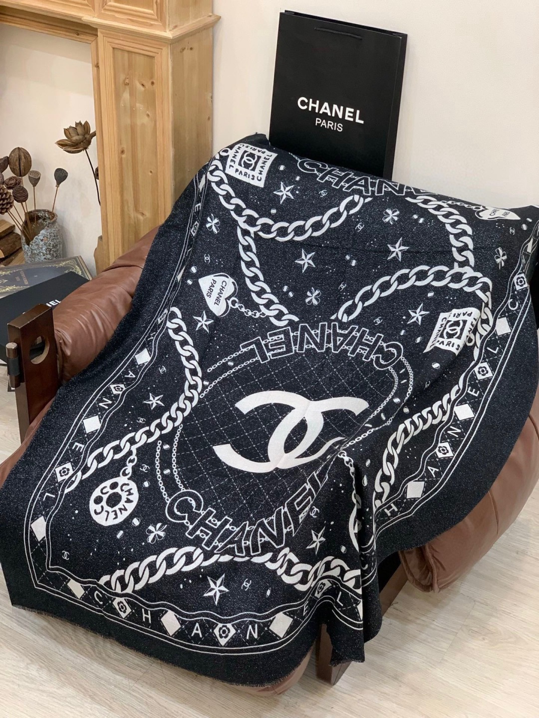 上新🌟 会发光发亮的围巾 💄💋新款客供银线💖羊绒面料长巾 😘美翻了[流泪]【银线双C图案】御用殿堂级极‼