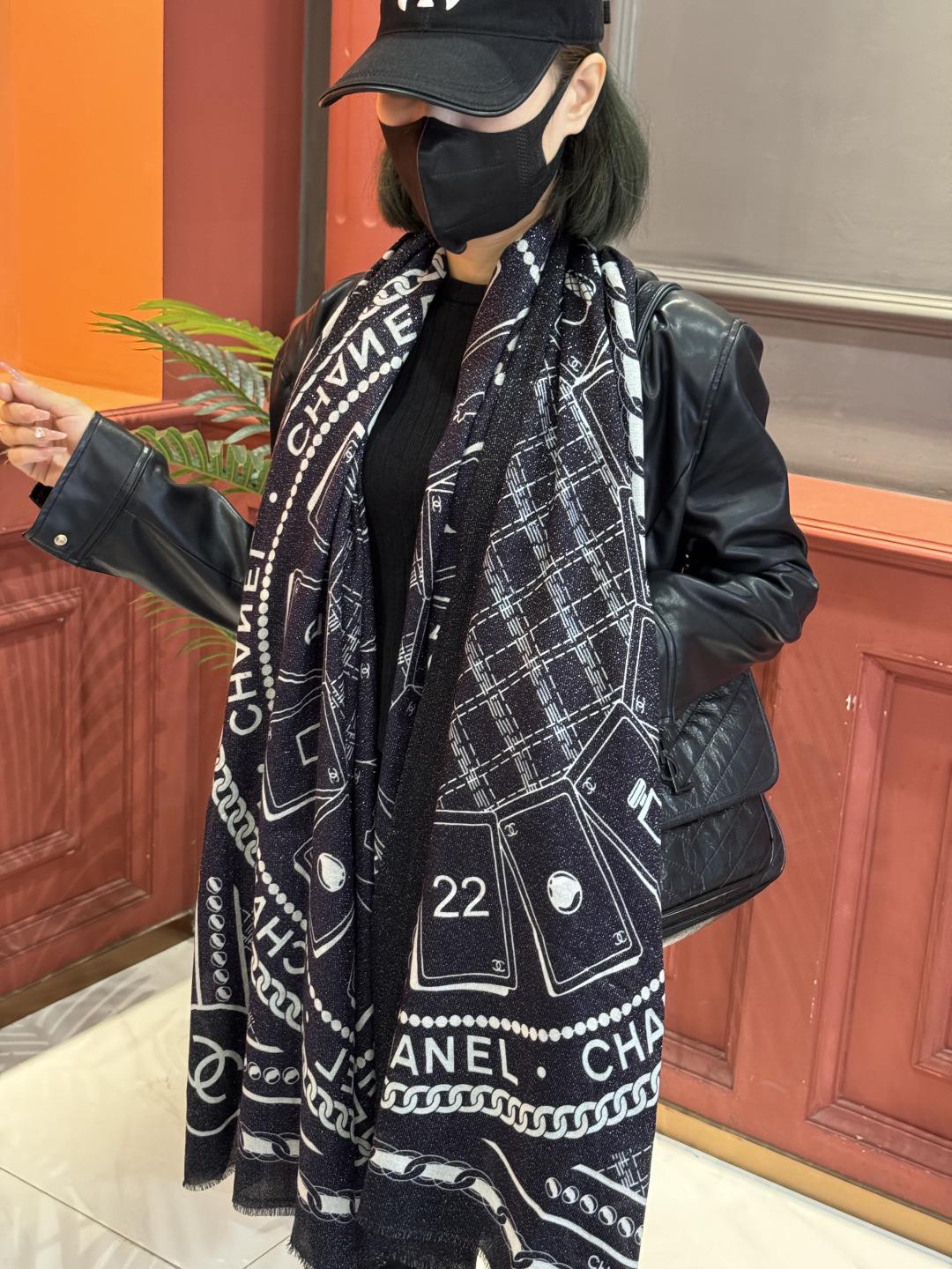 上新🌟 会发光发亮的围巾 💄💋新款客供银线💖羊绒面料长巾 😘美翻了[流泪]【小香银线图标】，御用殿堂级极