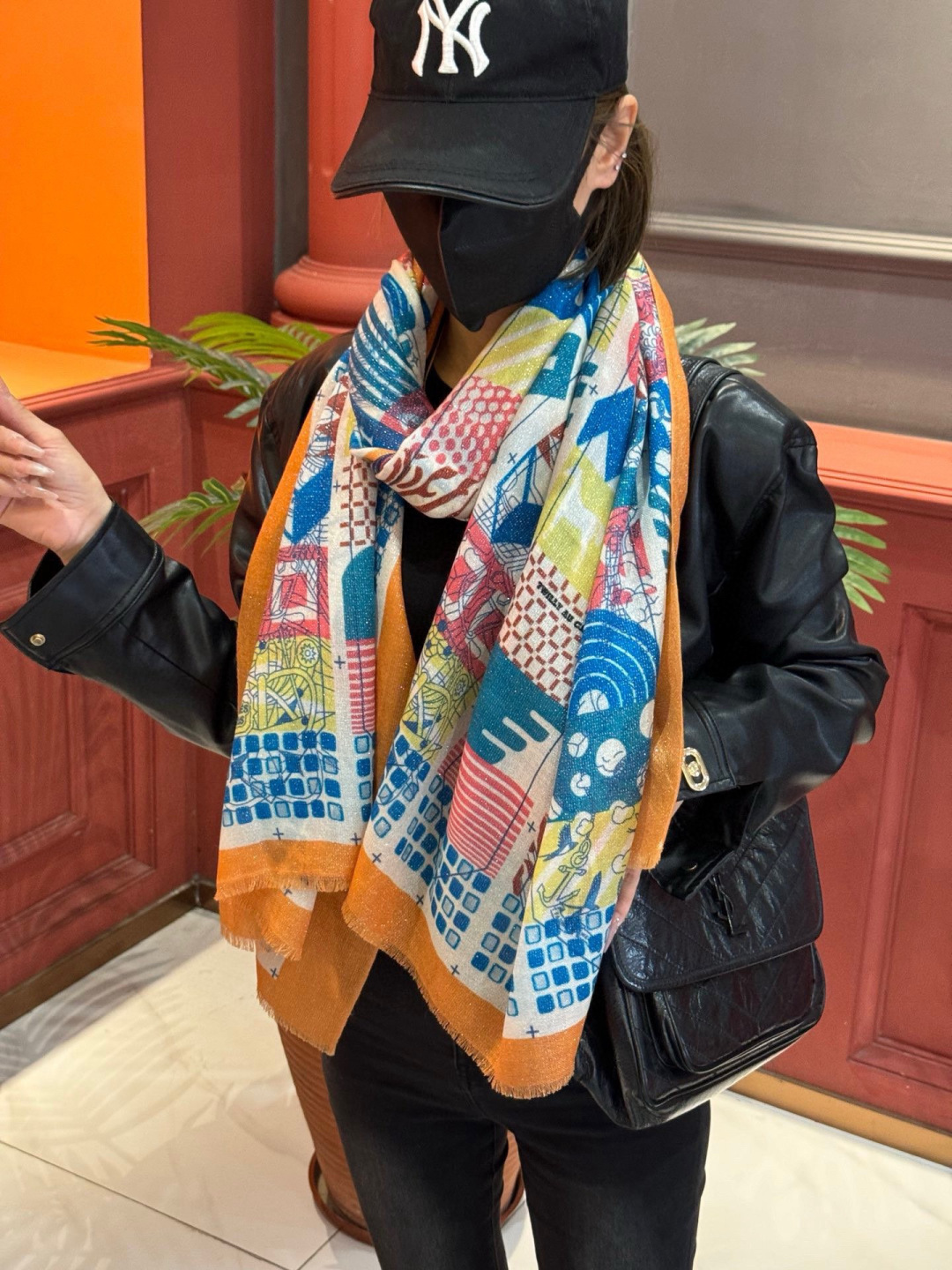 会发光发亮的围巾 爱马仕 专柜同步 买了都说好看羊绒印花‼️推荐💕顶级工艺超值‼️爱马仕专柜爆款🎁🎁羊绒