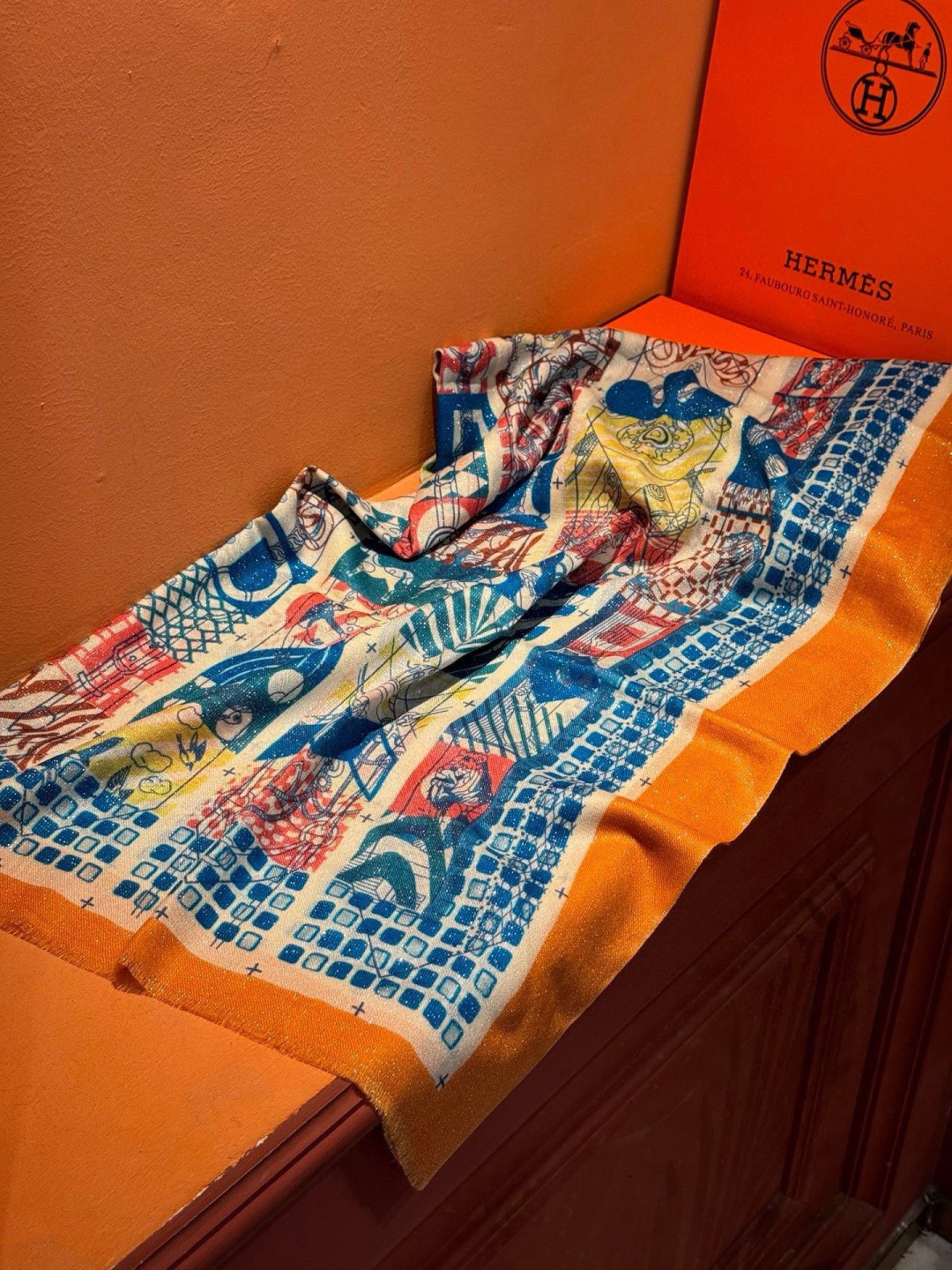 会发光发亮的围巾 爱马仕 专柜同步 买了都说好看羊绒印花‼️推荐💕顶级工艺超值‼️爱马仕专柜爆款🎁🎁羊绒