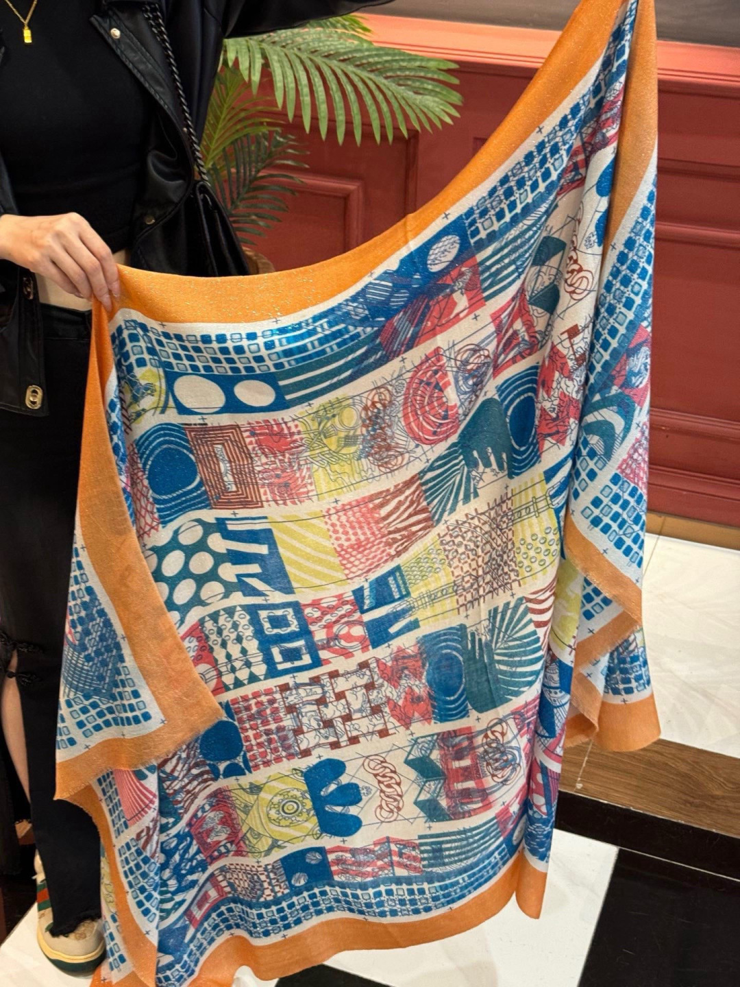 会发光发亮的围巾 爱马仕 专柜同步 买了都说好看羊绒印花‼️推荐💕顶级工艺超值‼️爱马仕专柜爆款🎁🎁羊绒