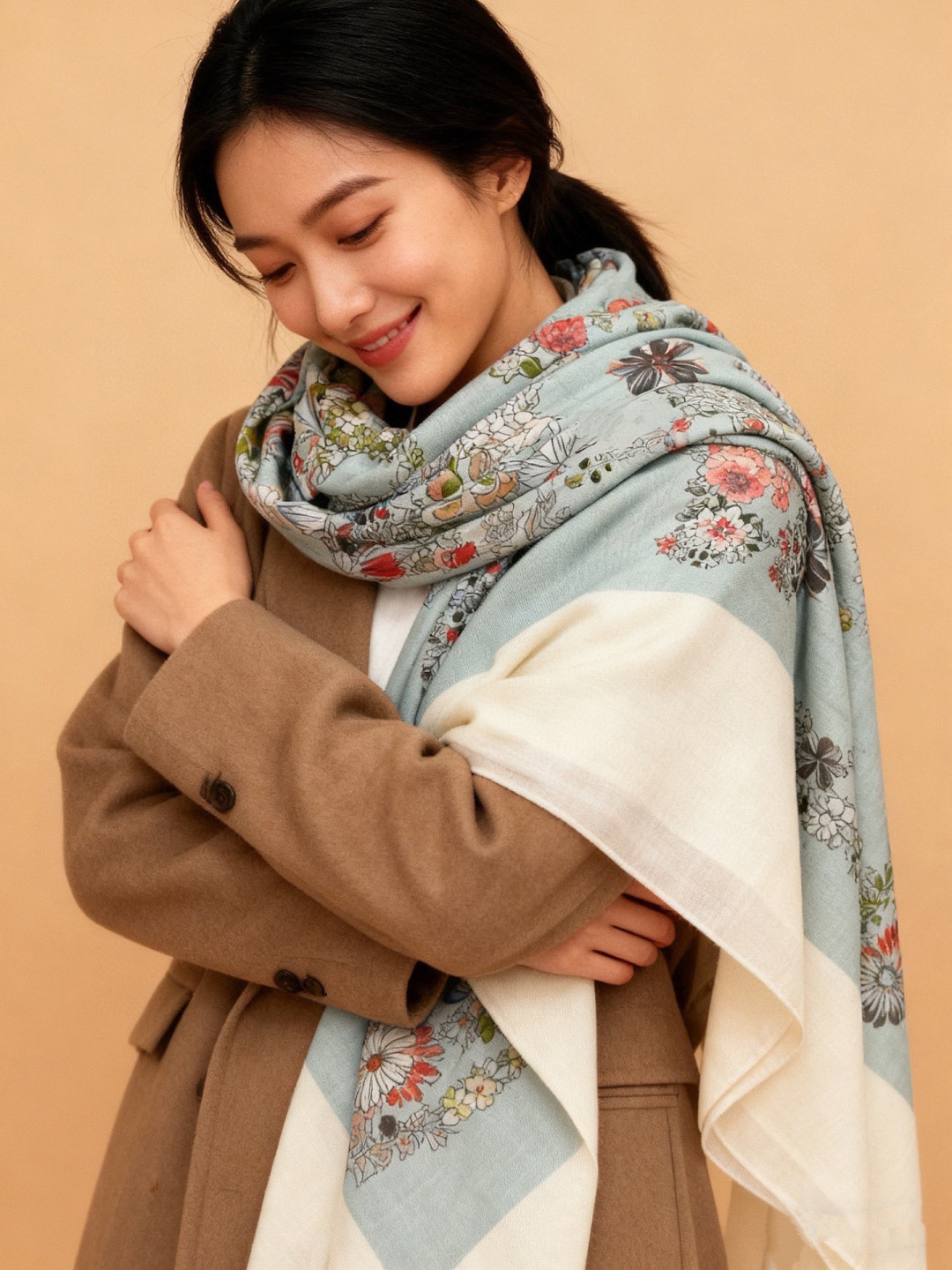 “华丽的缰辔花卉版”140丝绒方巾【140顶级丝绒双面同色披肩】手工卷边丝绒方巾（30%真丝70%羊绒）