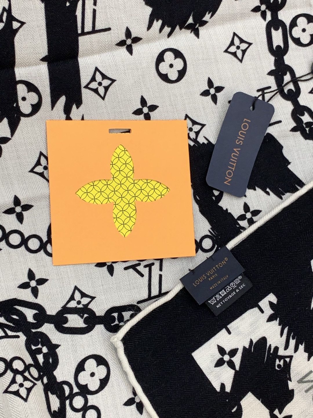 LV x TM 140披肩【140顶级丝绒双面同色披肩】本款LVxTMMonogram Multicol