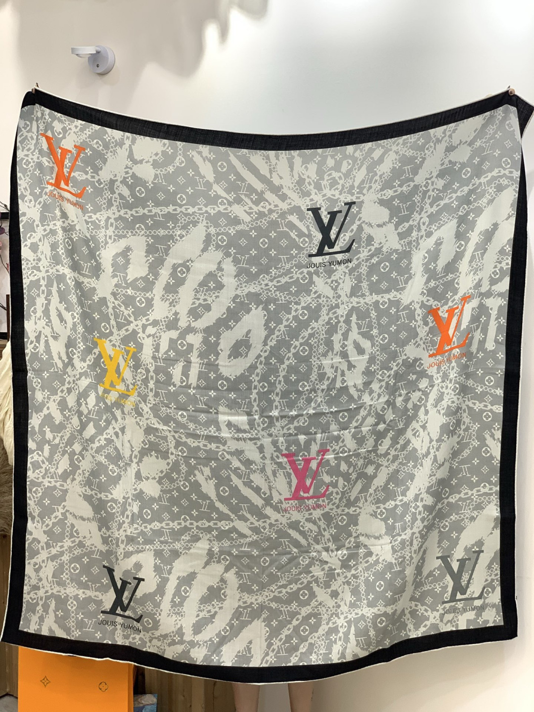 LV x TM 140披肩【140顶级丝绒双面同色披肩】本款LVxTMMonogram Multicol