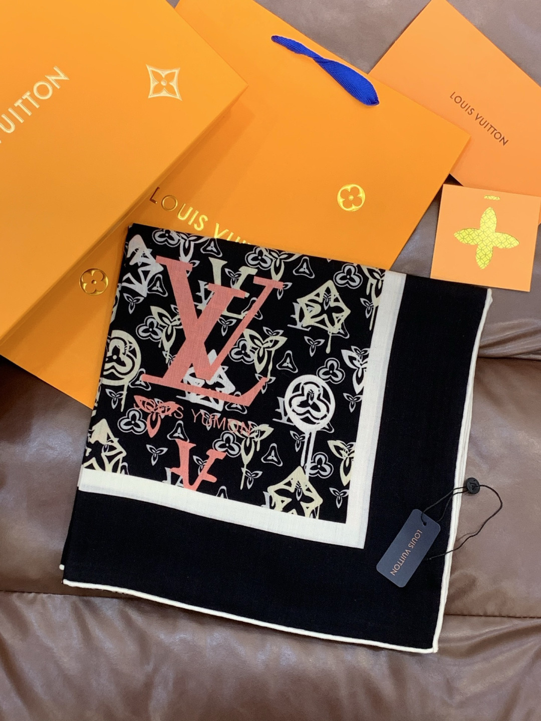 LV x TM 140披肩【140顶级丝绒双面同色披肩】本款LVxTMMonogram Multicol