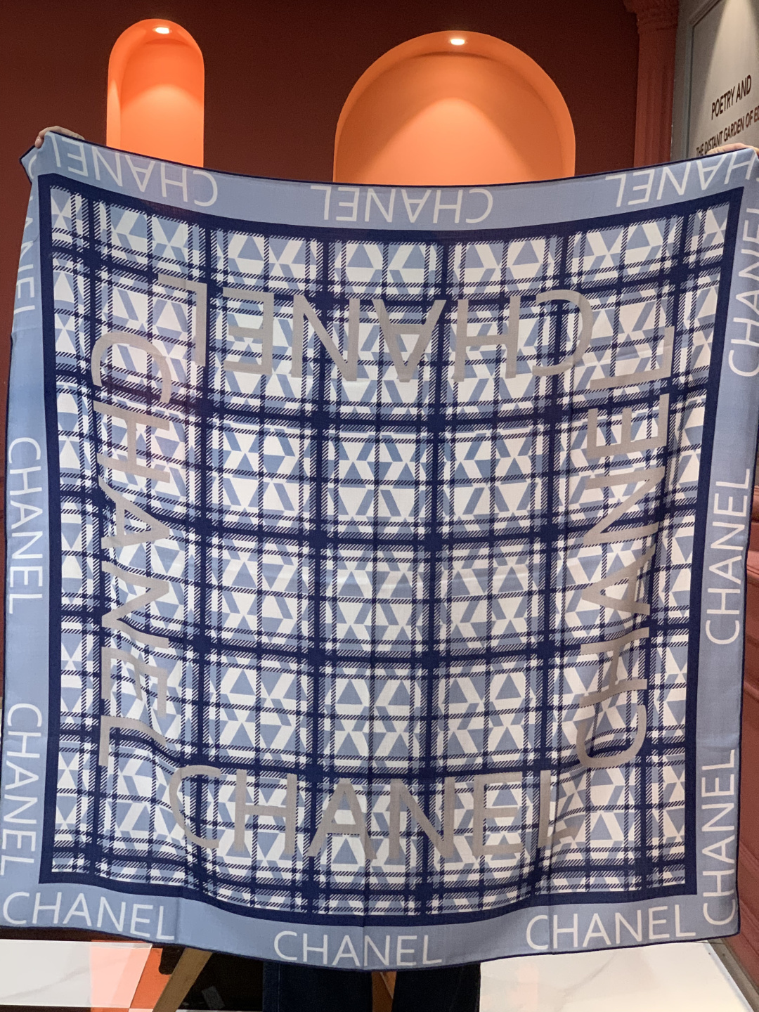 2025秋冬高级成衣系列～Chanel 【140双面同色丝绒披肩】此系列谱写一曲自由轻灵的赞歌本系列作品